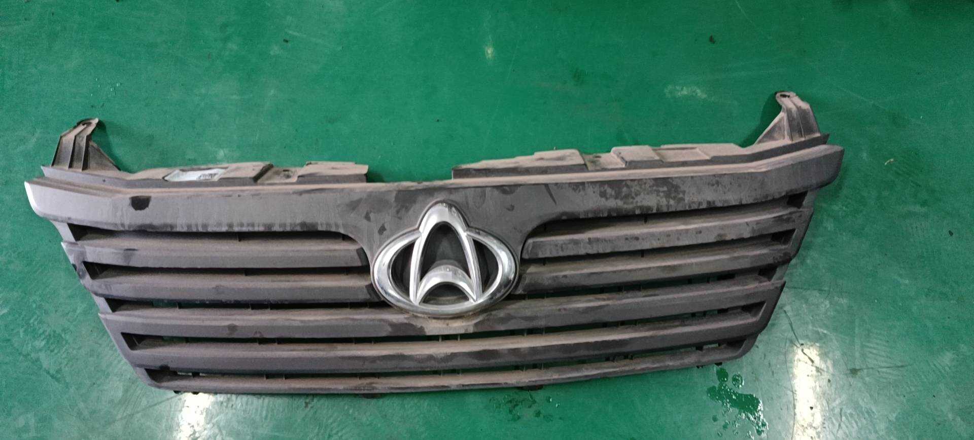 BF074300 Front Grille