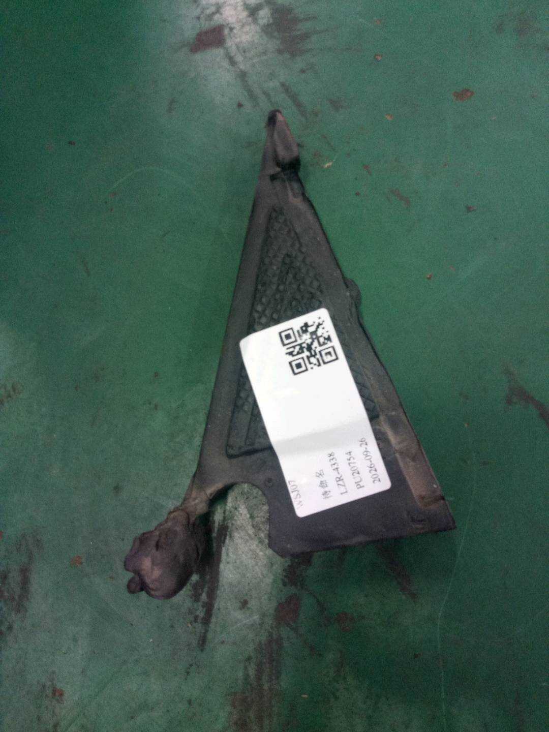 L8E0868382A 密封件 C柱