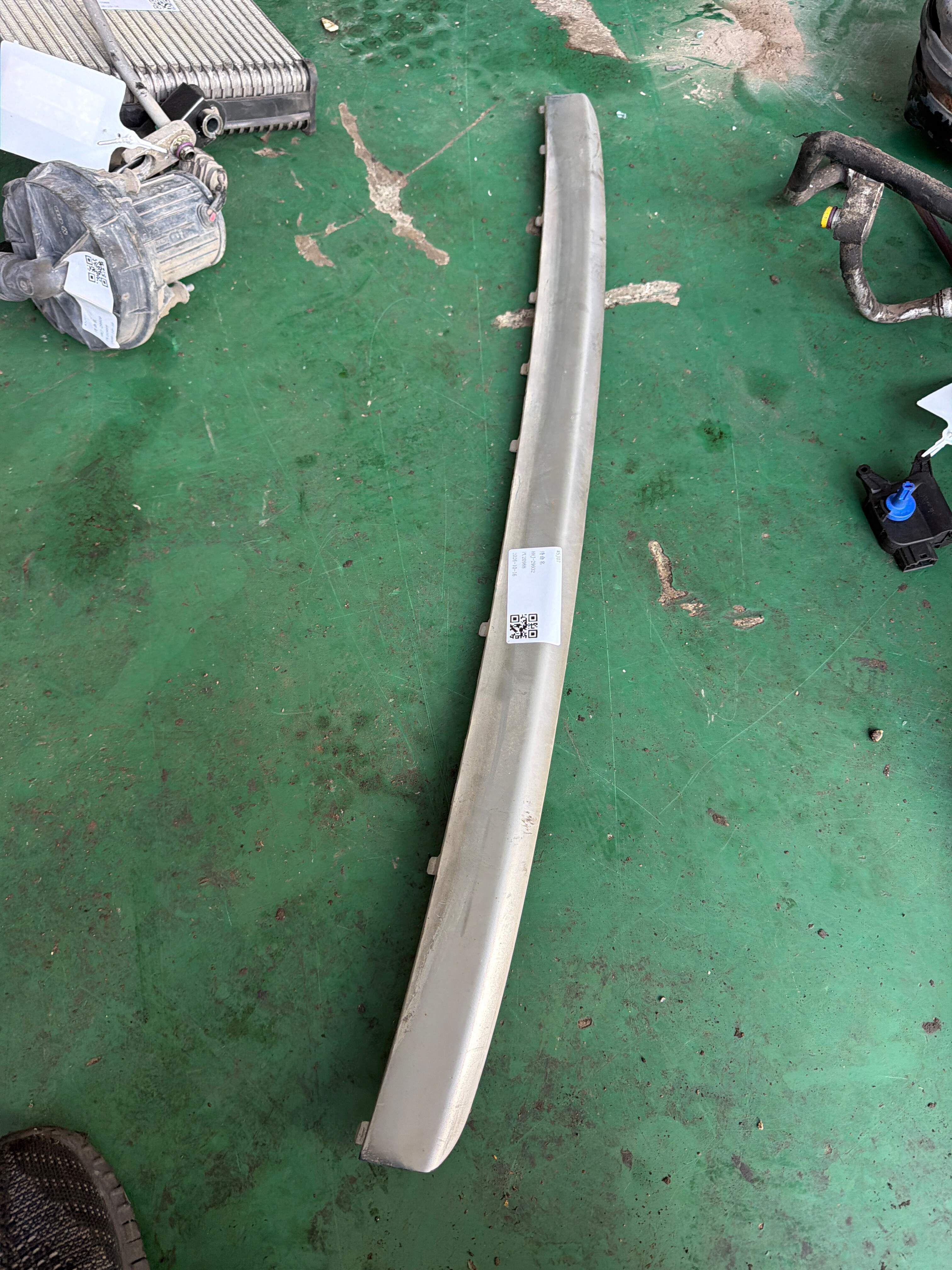 8E5807443D Rear Bumper Step Pad