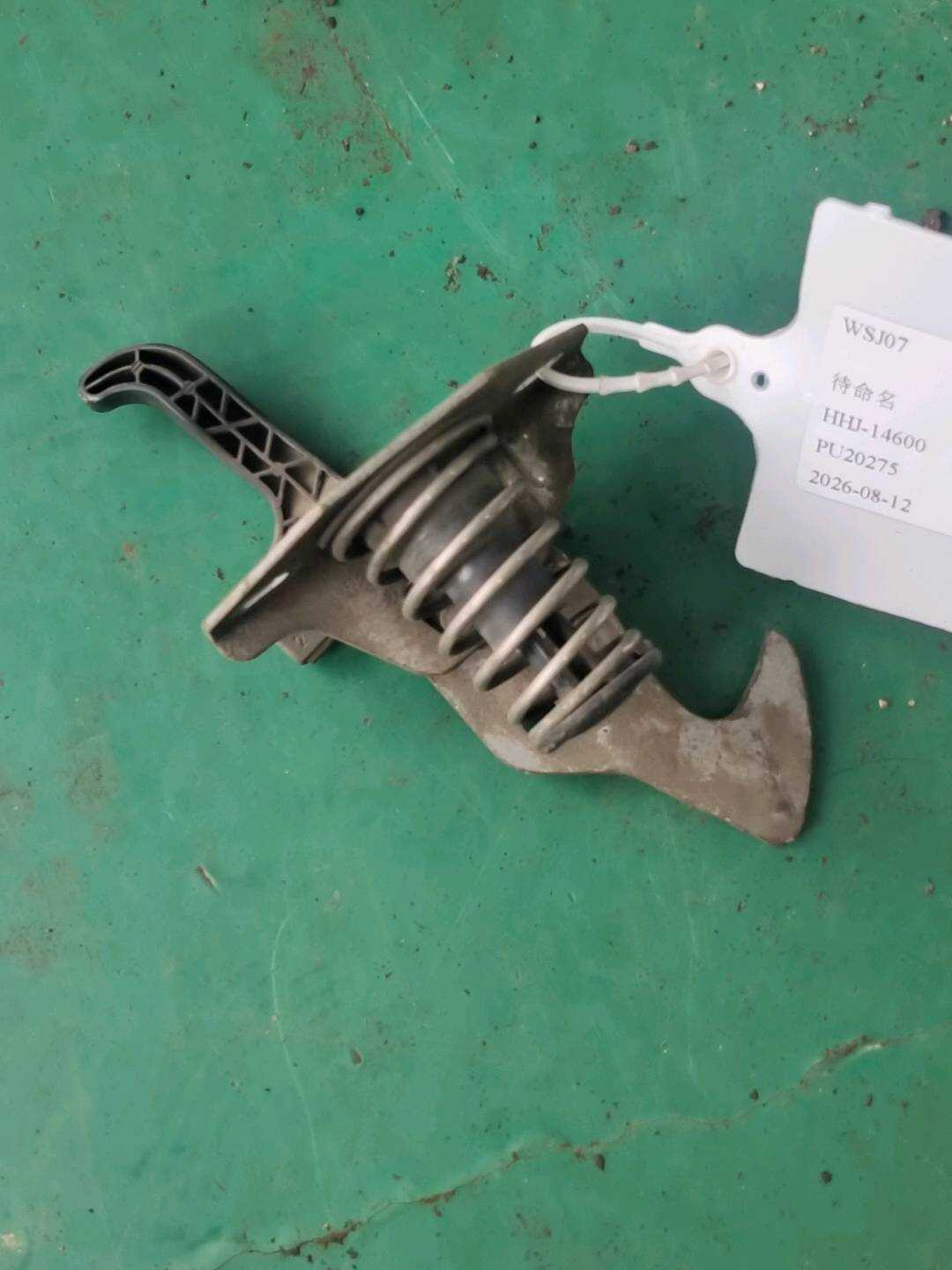 51232990367 前机盖锁机(上)