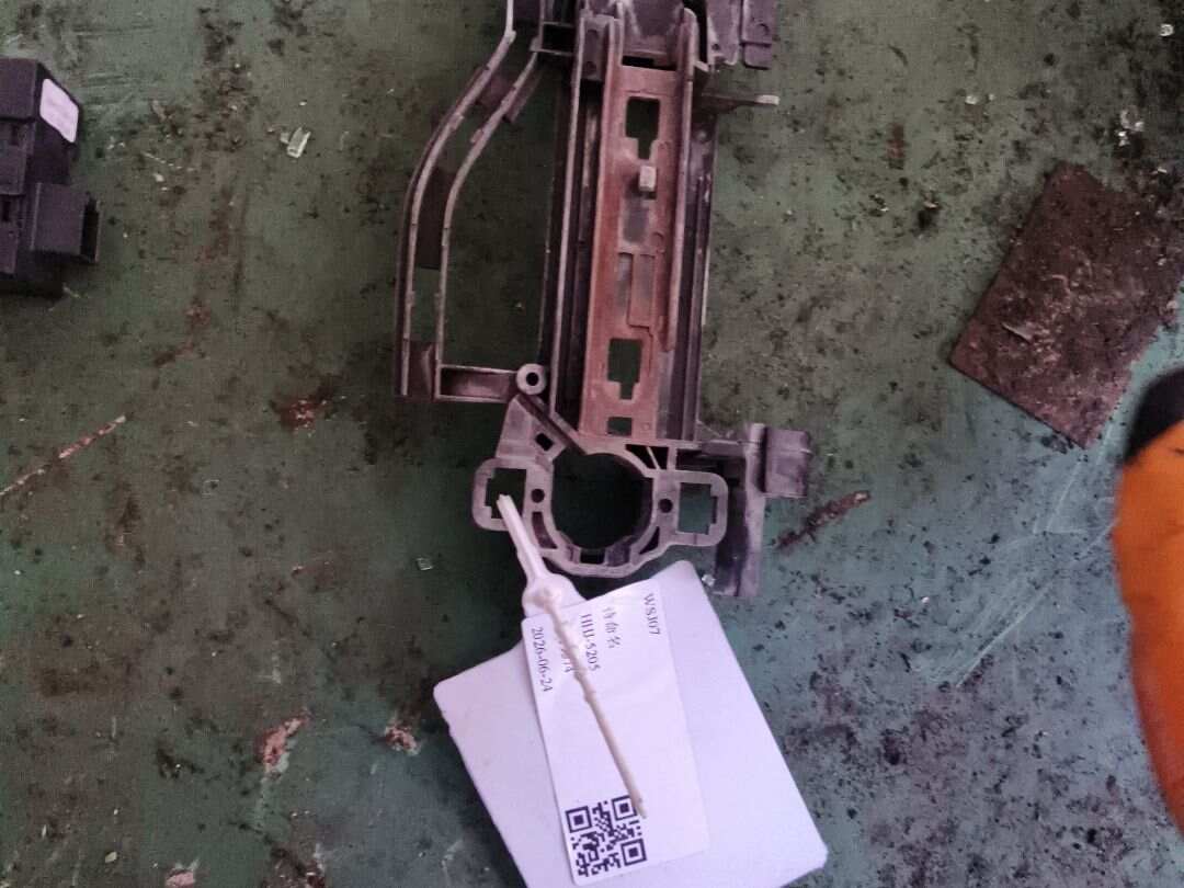 L4F0837886D 前门外拉手固定框(右)