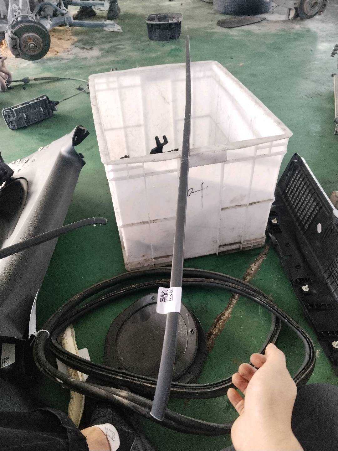 51137146106 装饰条 车顶 右