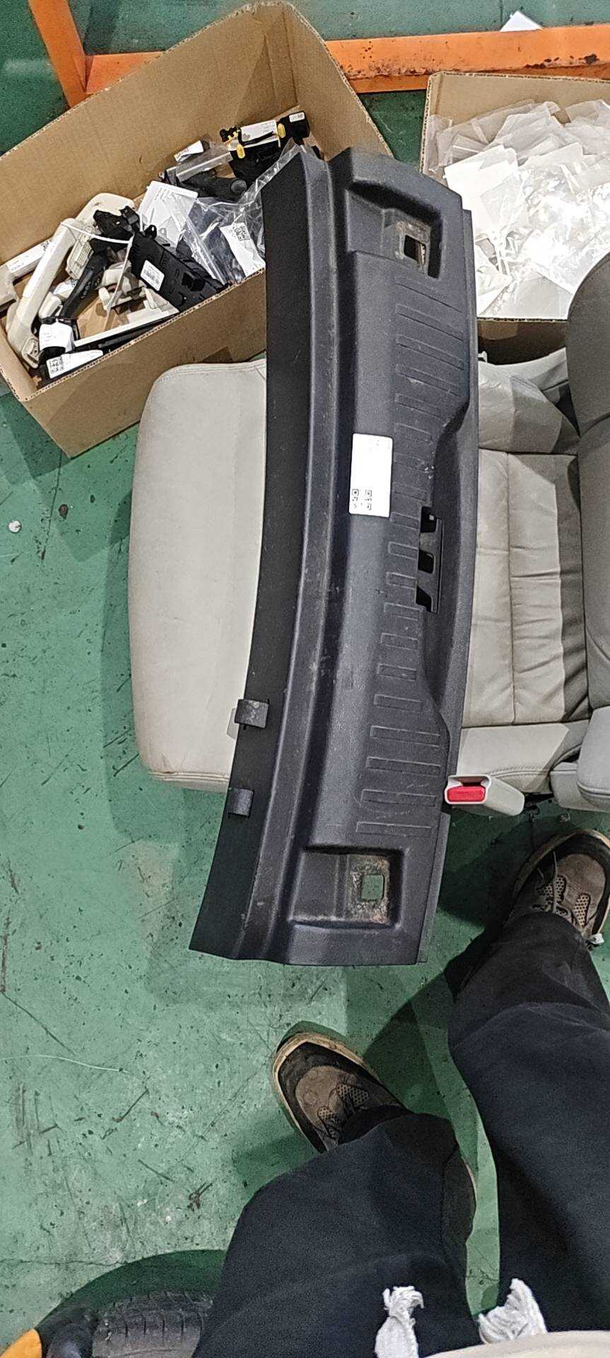 FK7BR406A64AG3ZHE Rear Upper Panel Trim