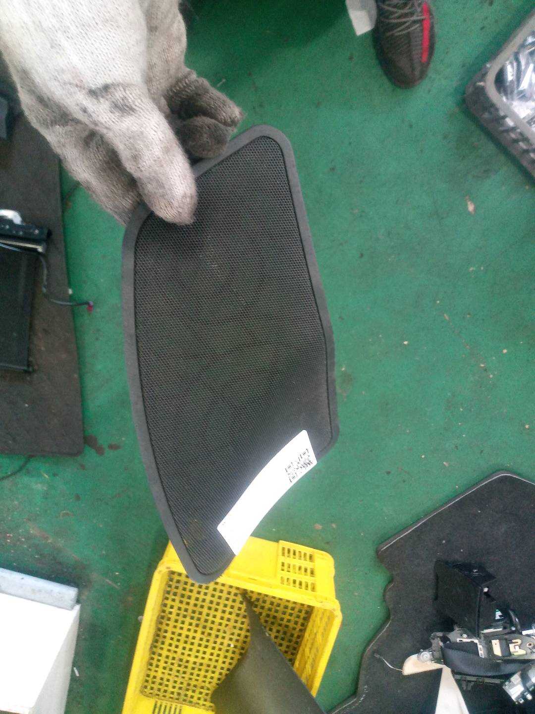 51467277140 后窗台饰板扬声器罩(右)