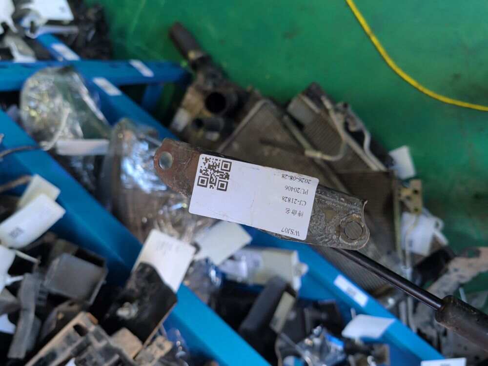 51237300531 前机盖撑杆支架(左)
