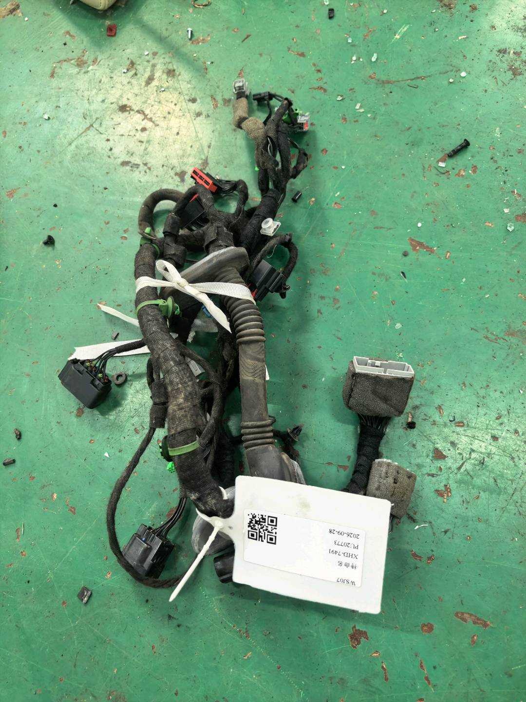 LR028728 Front Left Door Wiring Harness