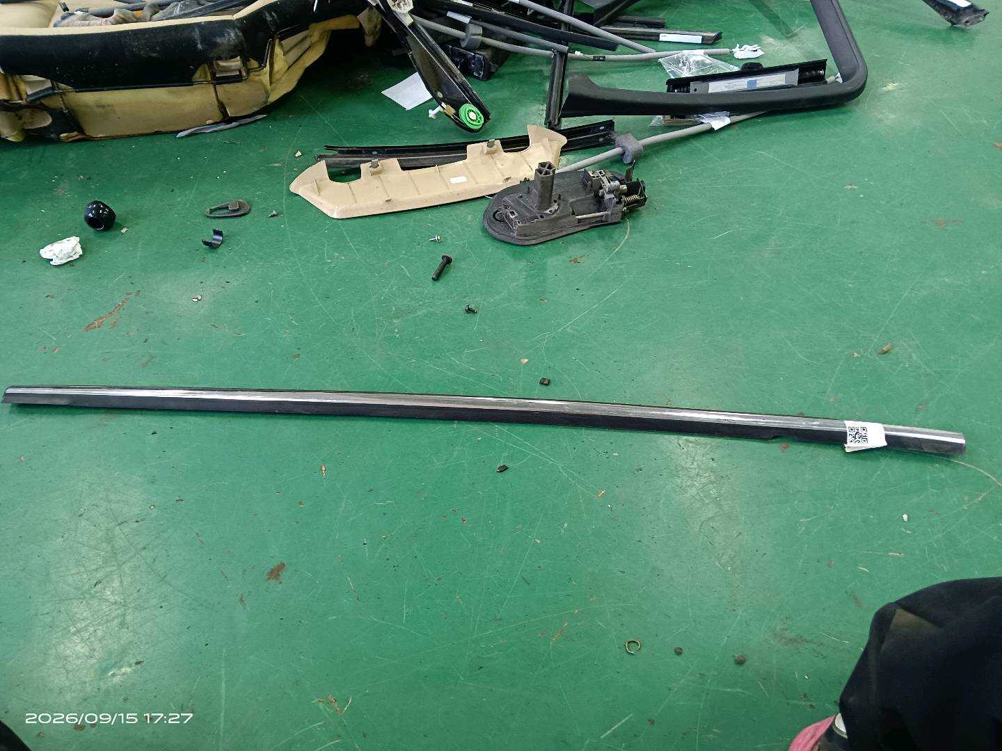 SC6107115 左前门外水切