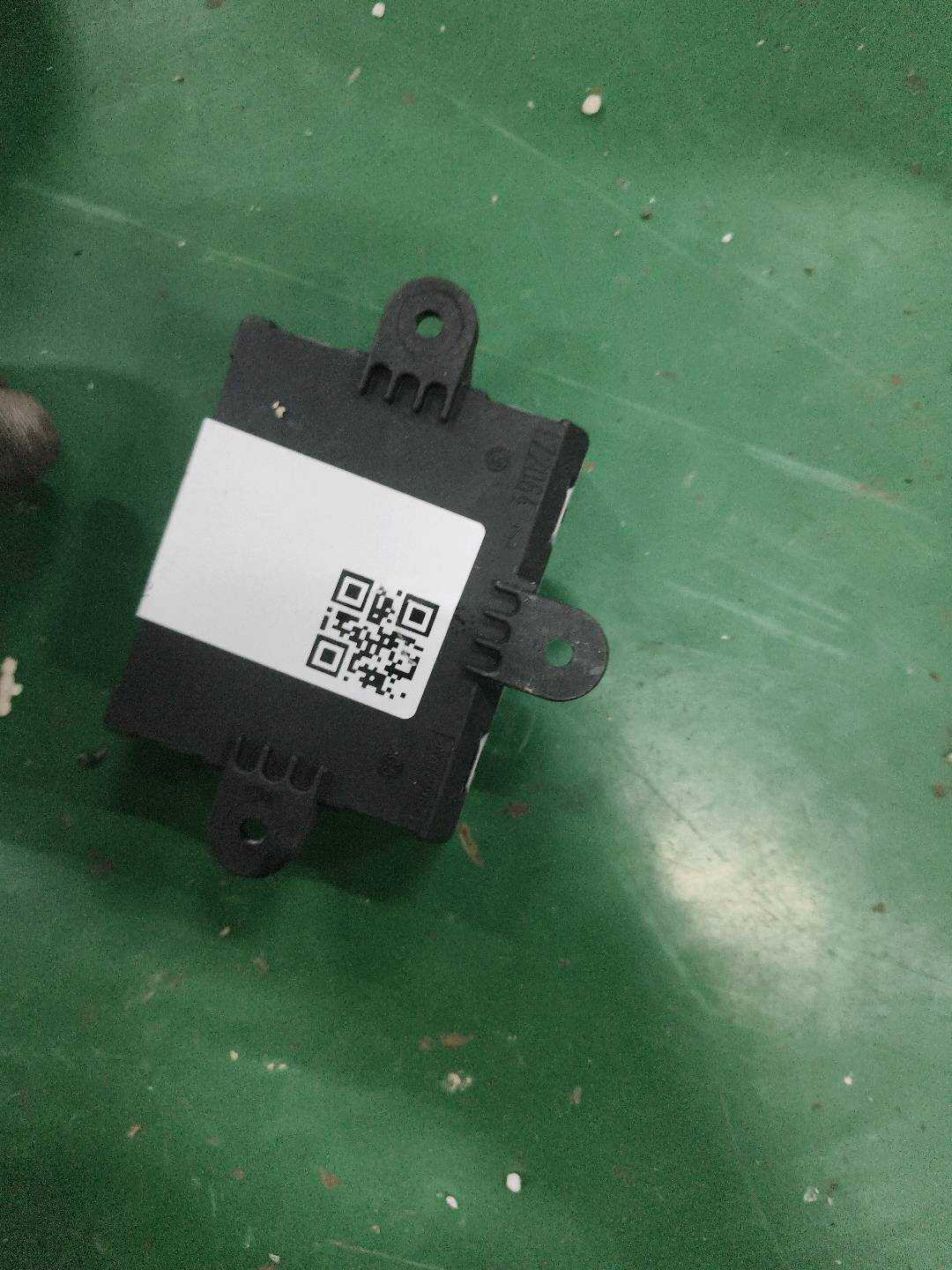 C2D10881 前车门控制单元（右）