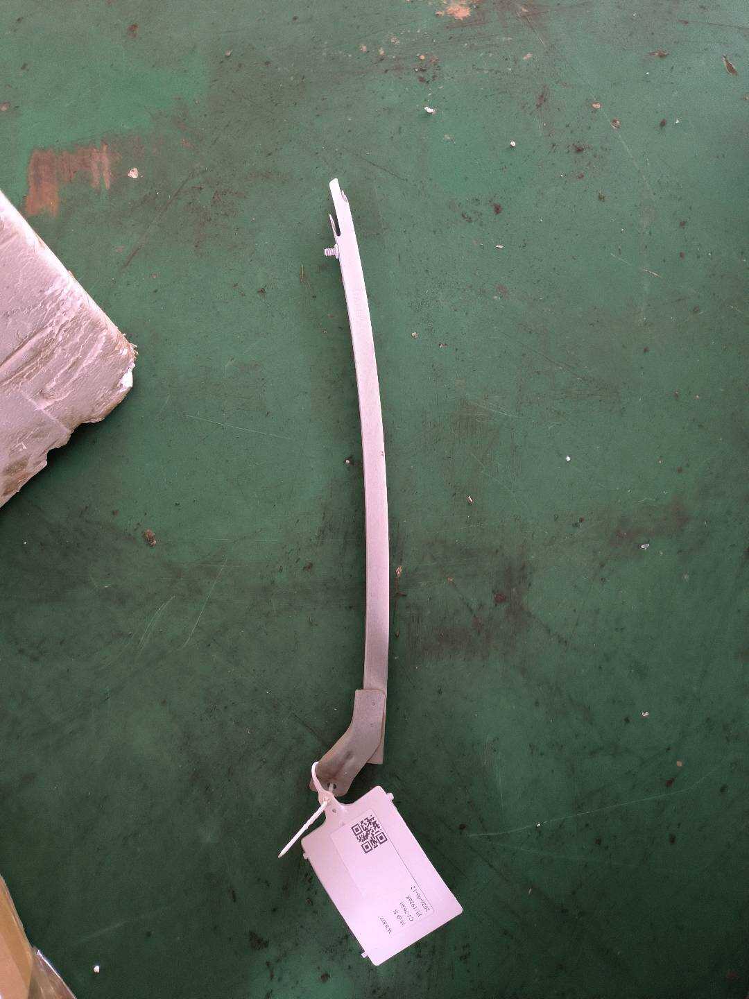 6201220XKZ16A 右后门玻璃后导轨总成