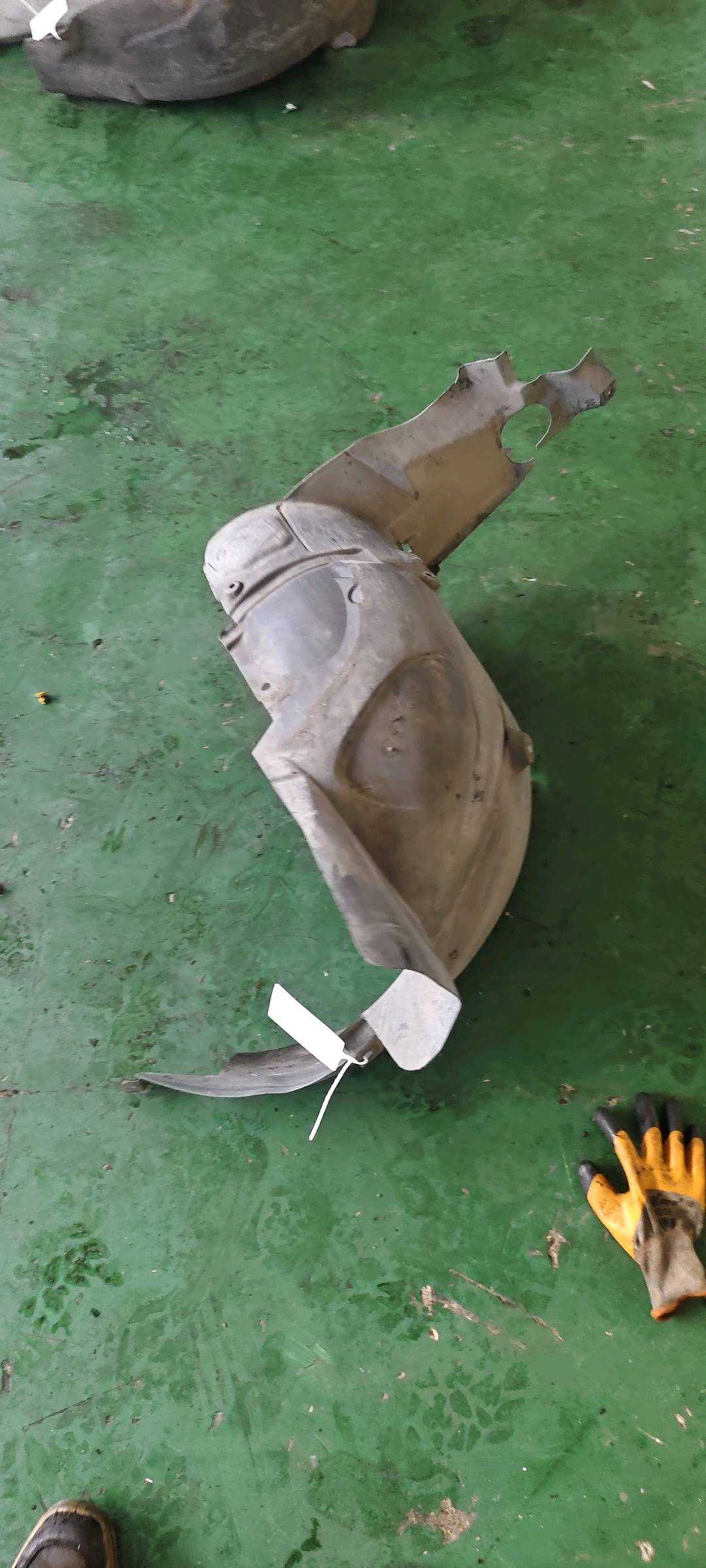 A1696982730 前叶子板内衬(左后)