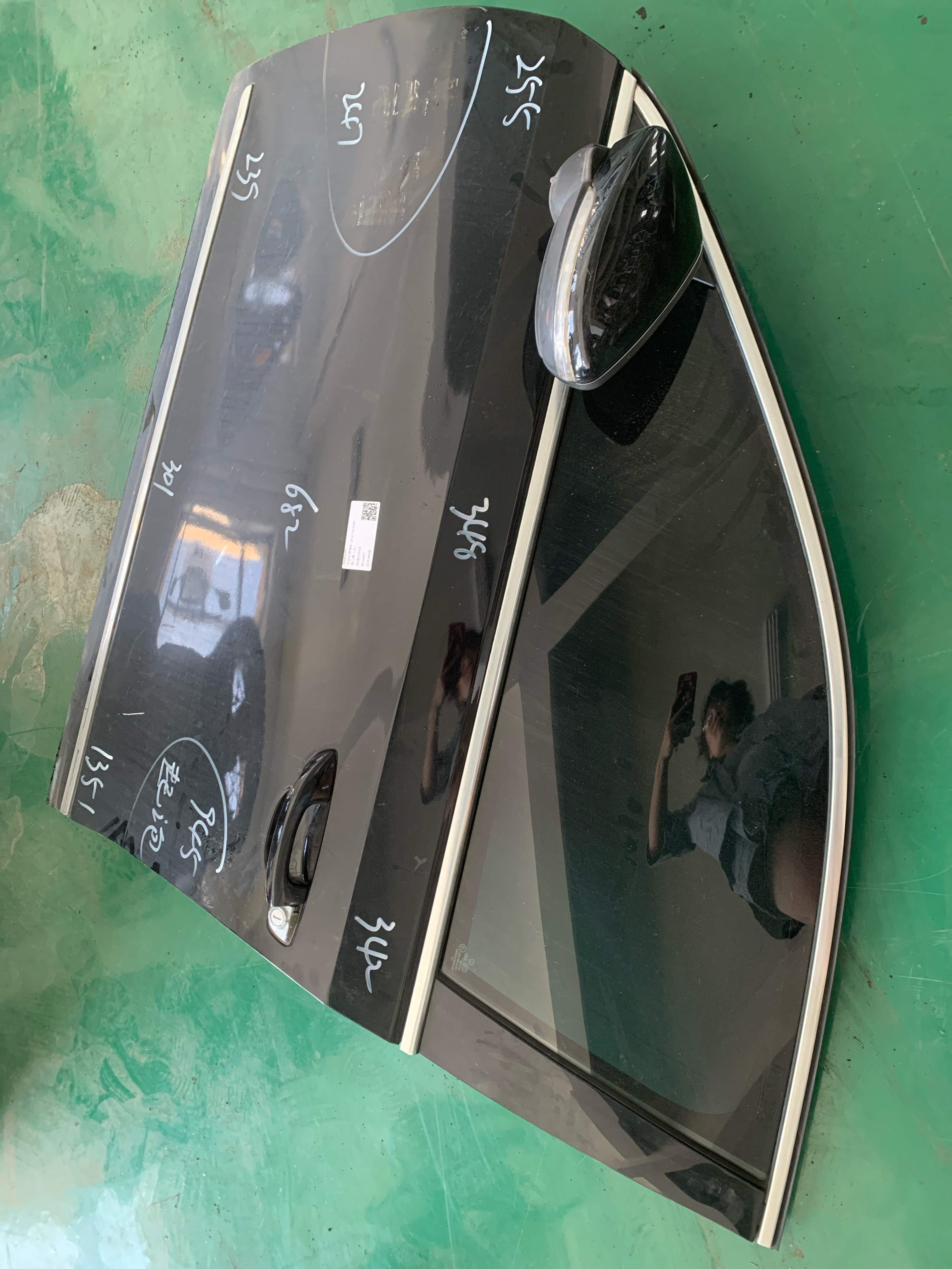 561831055 前门壳(左)