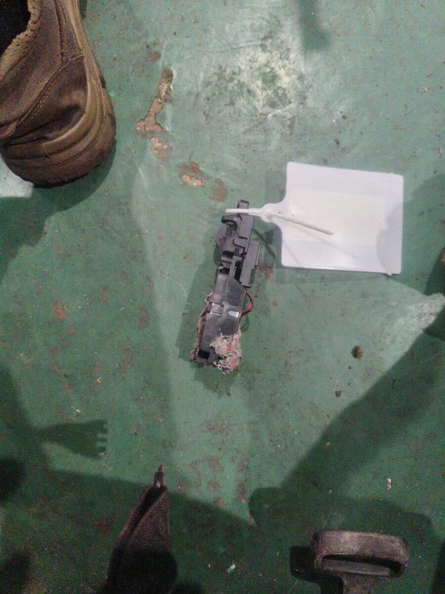 C2Z11190 仪表台杂物箱锁