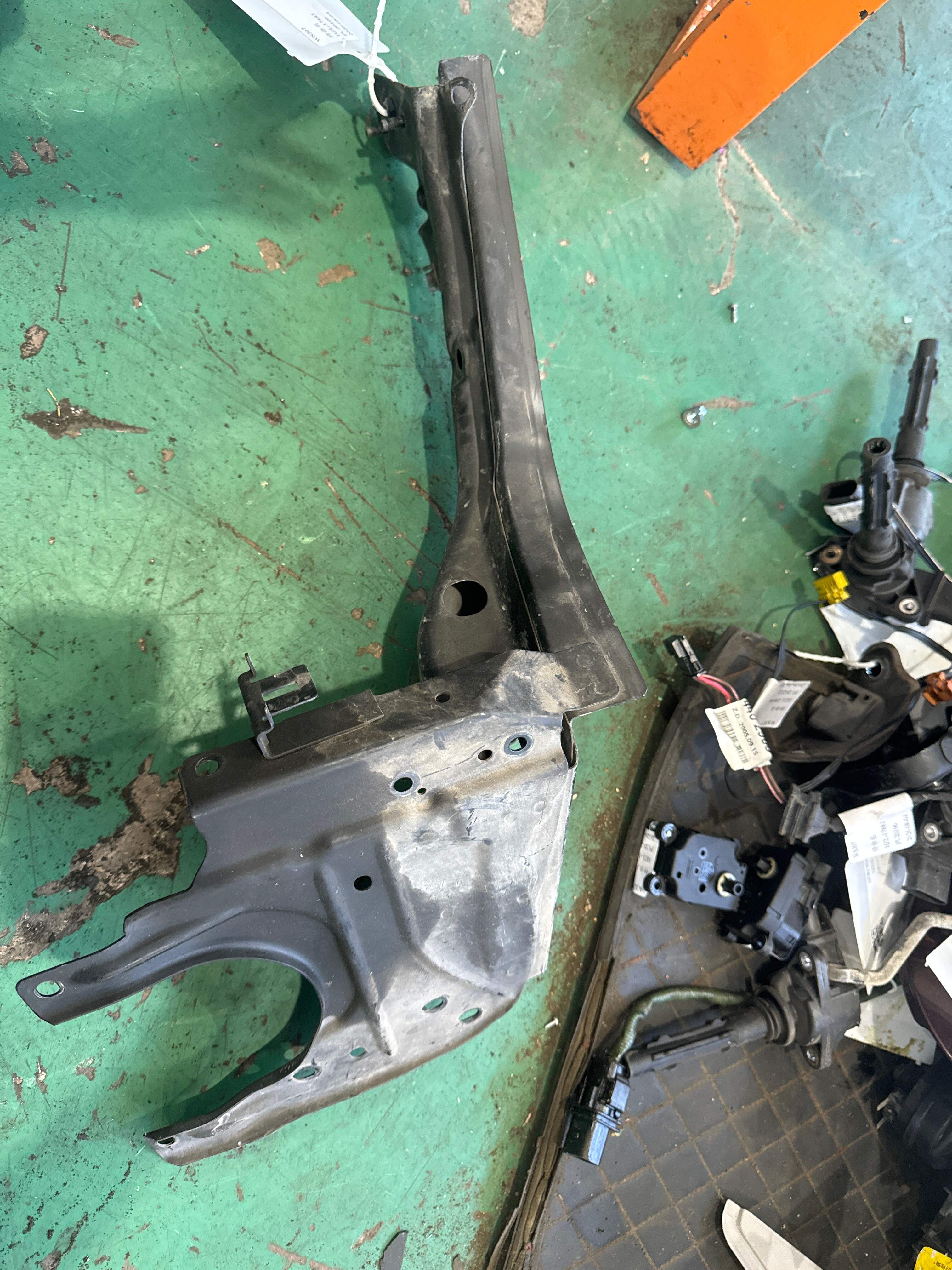 A2196200328 Headlight Mounting Bracket (Upper Left)