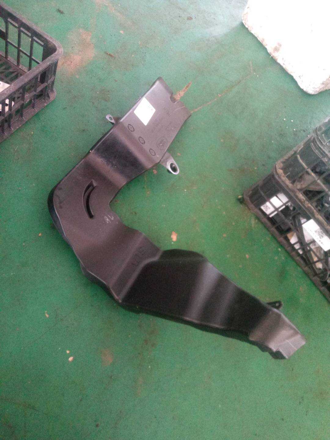 T4A3151 Rear Floor Duct (Center Right)