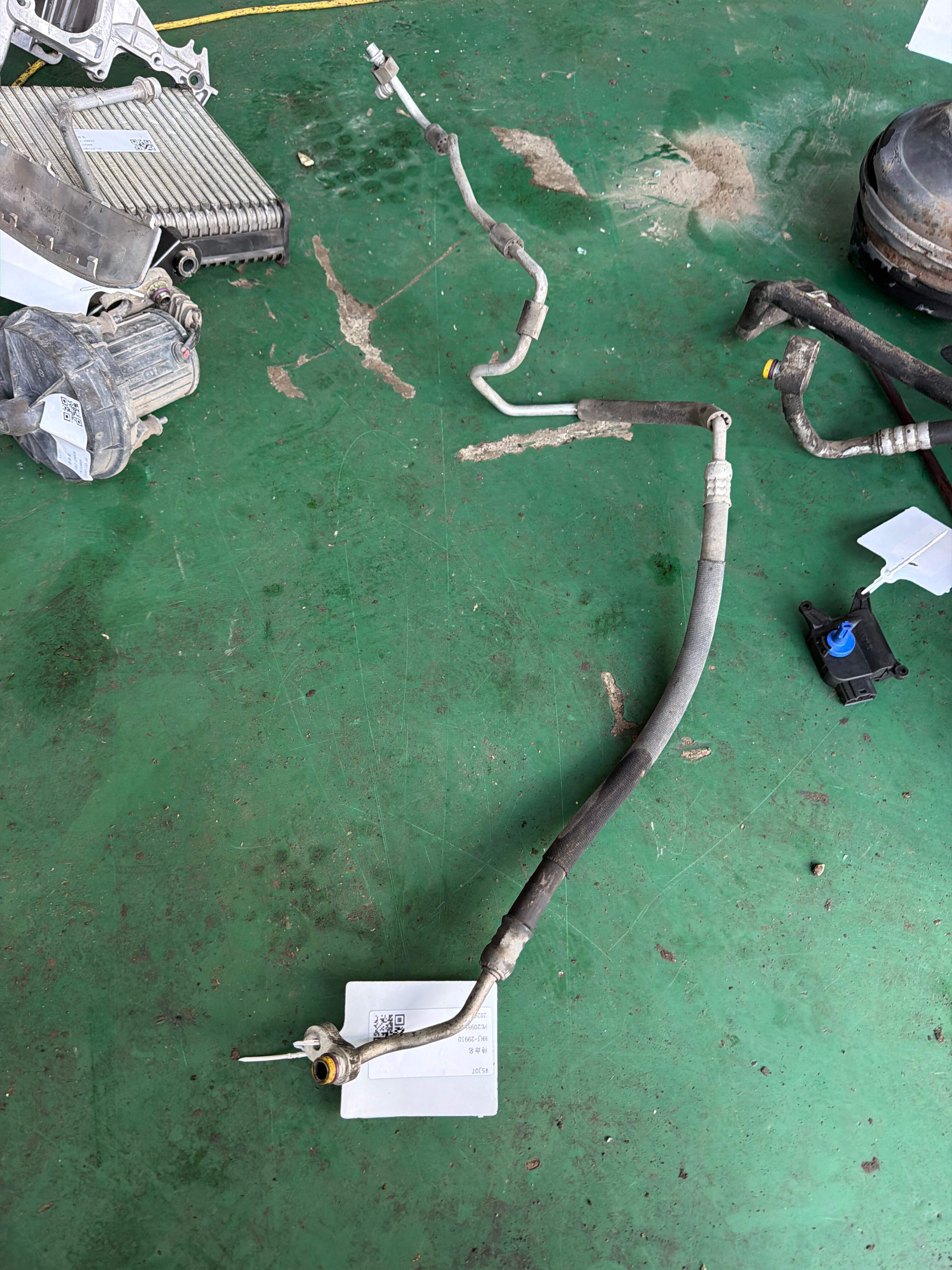 8E0260710H A/C High Pressure Line (From Condenser To Evaporator)