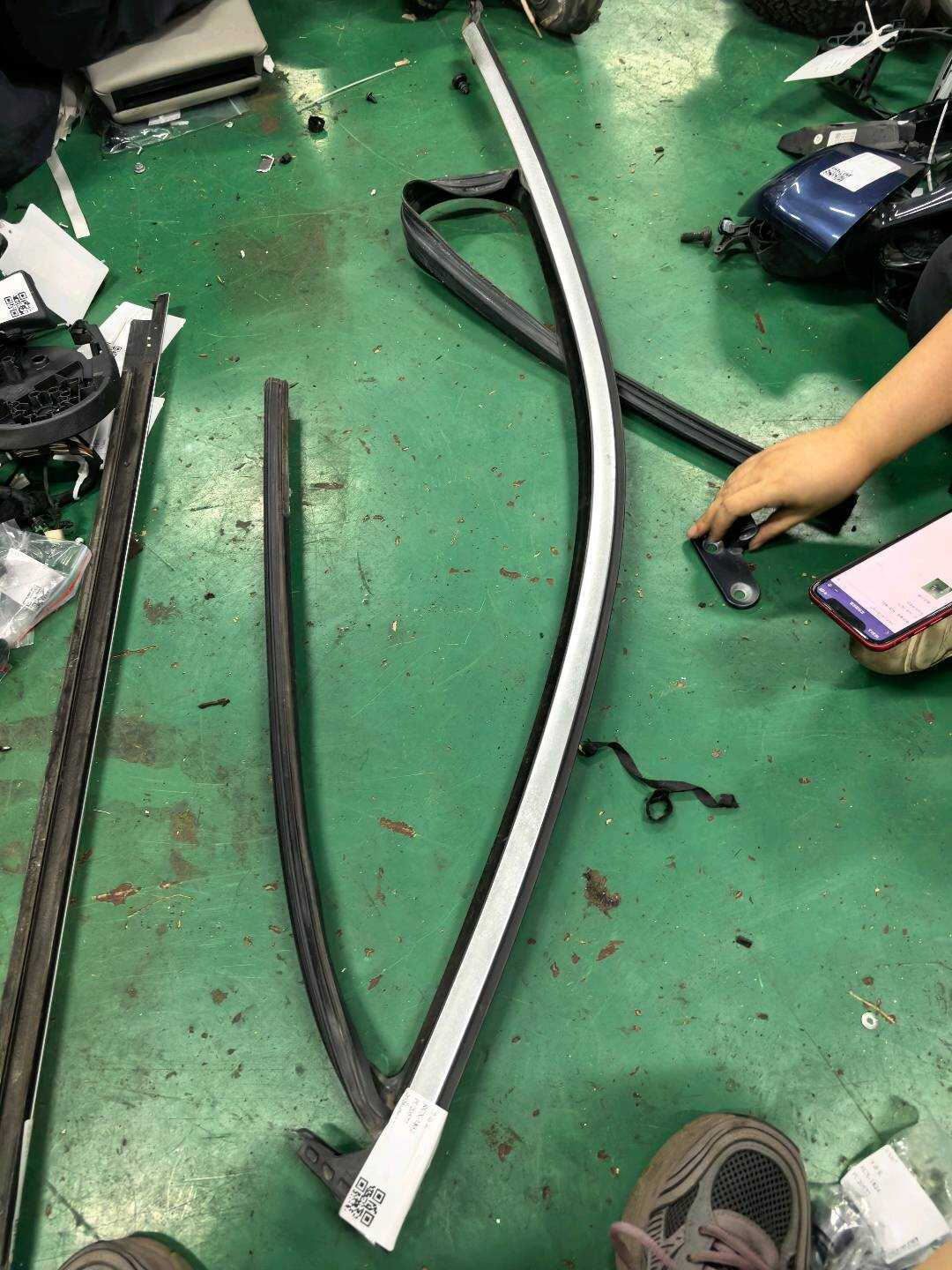 51337393425 前门玻璃绒槽(左)