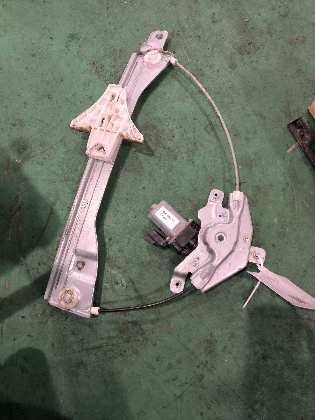 1067001522 左后车门玻璃升降器