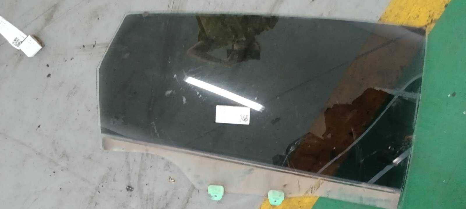 10453335 Rear Door Glass, Right