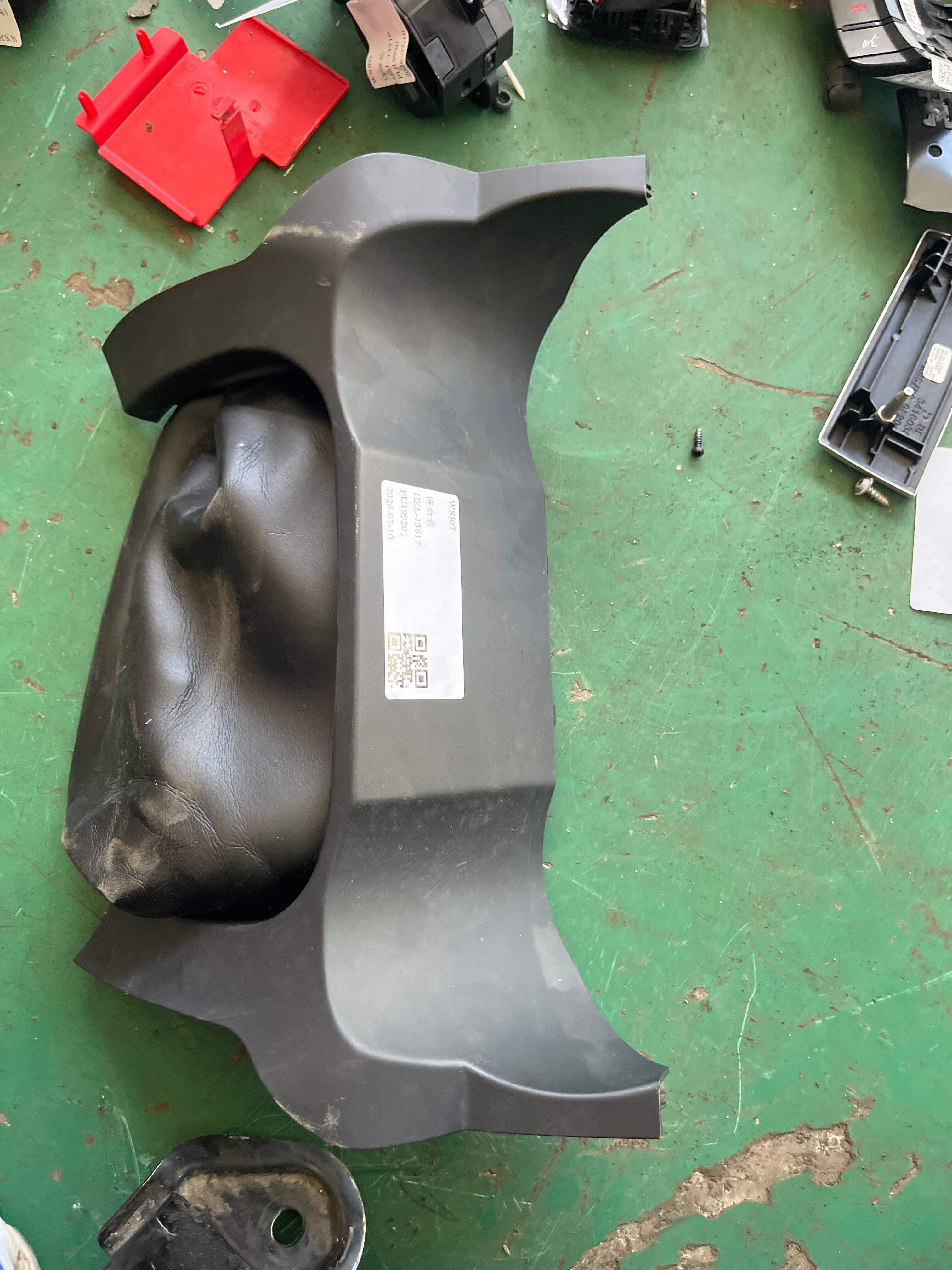 LR026100 Dashboard Glove Box Upper Trim Panel