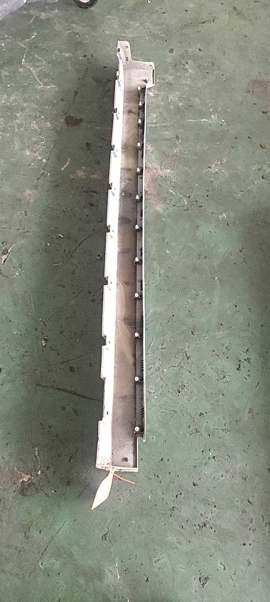 6073051800 左外门槛下装饰板总成