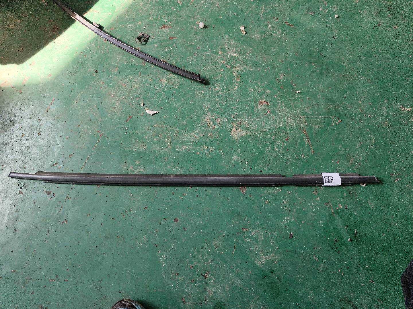 7574042020 Rear Door Window Molding (Left Outer)
