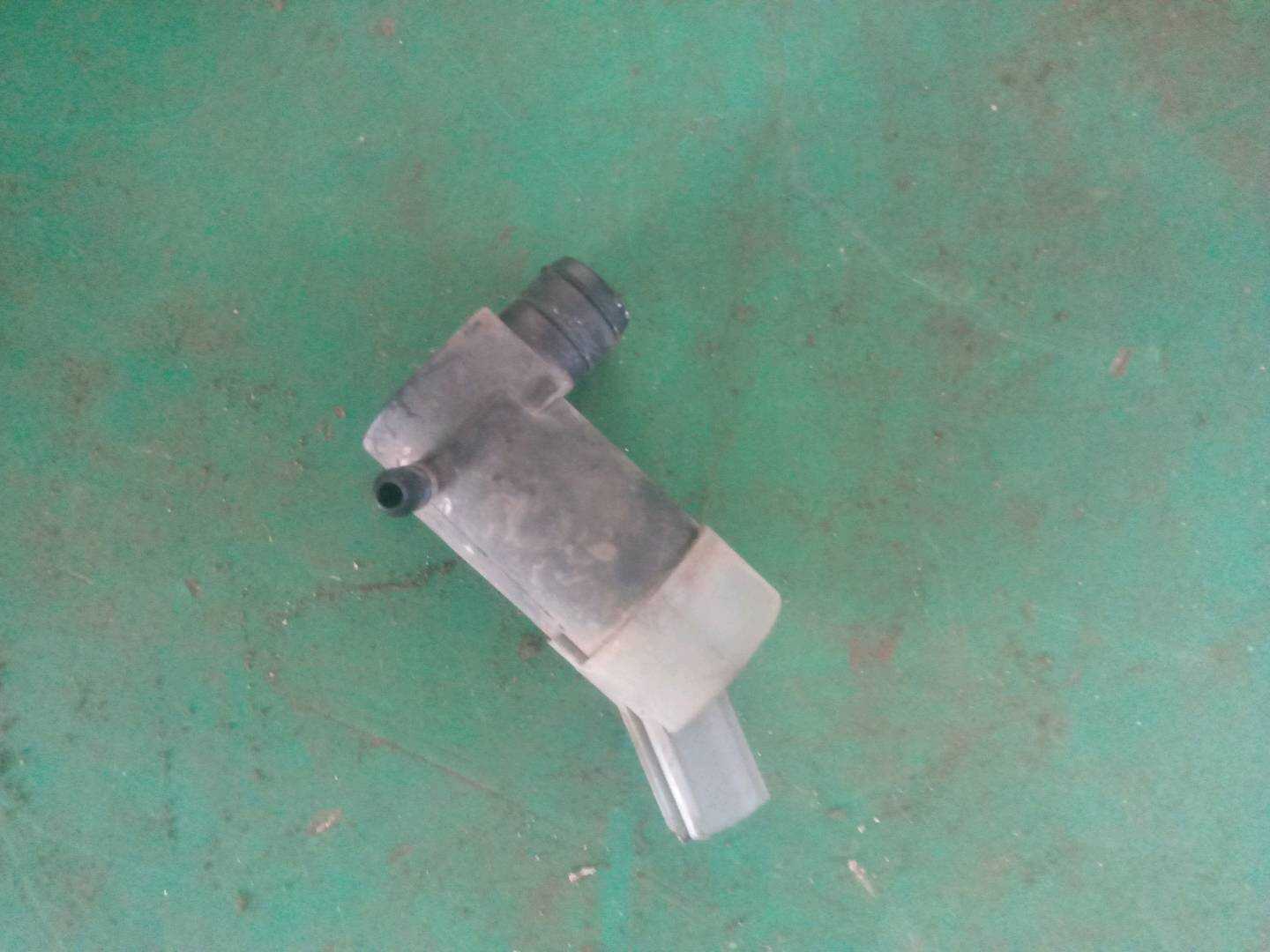 C2Z8869 Front Windshield Washer Pump