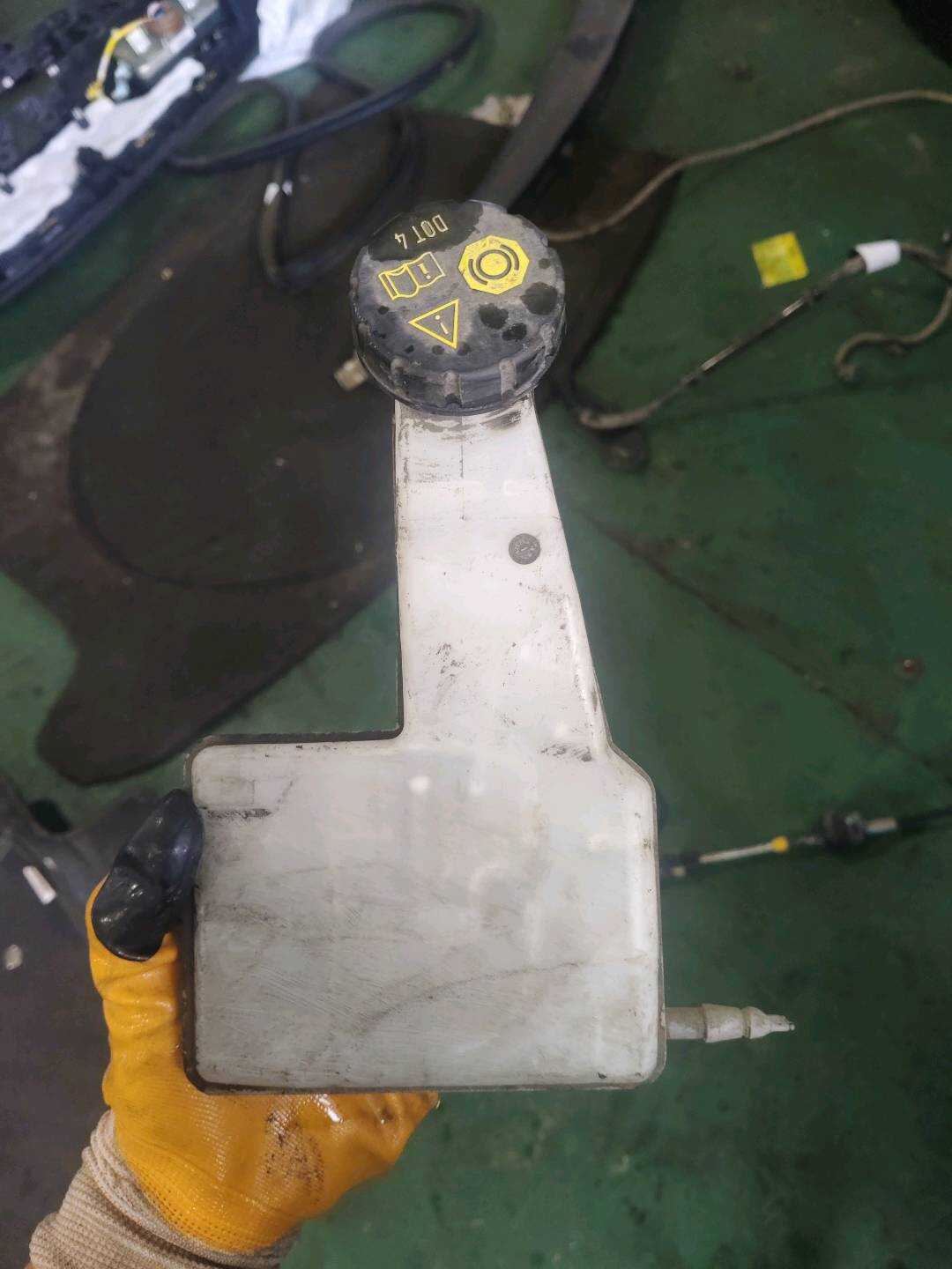 B020386 制动总泵储液罐