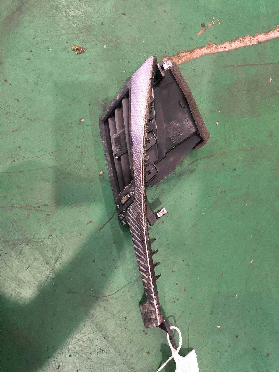 687504GA0A 仪表台中间右出风口罩