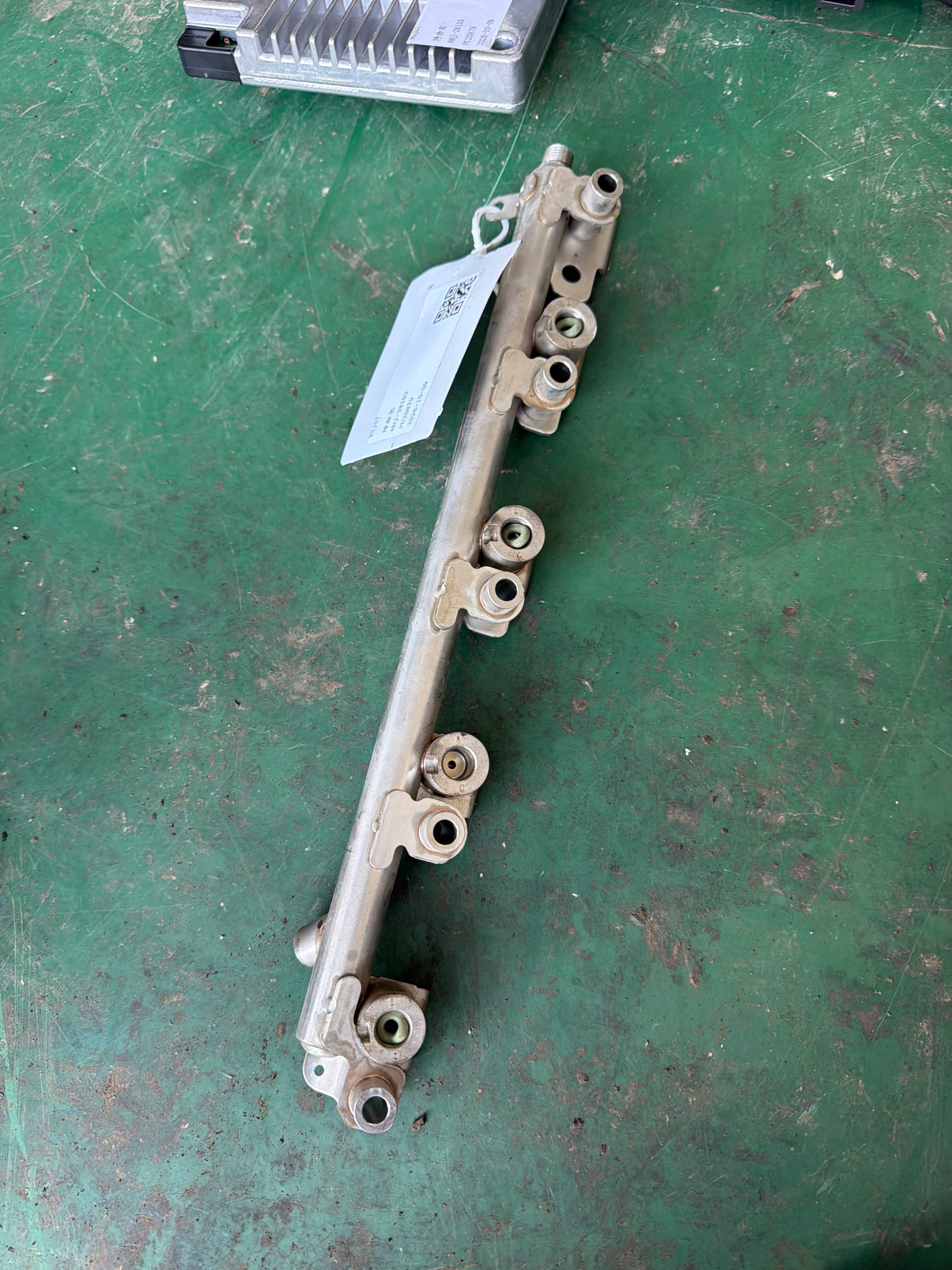 DJ5E9D280AB 燃油分配器