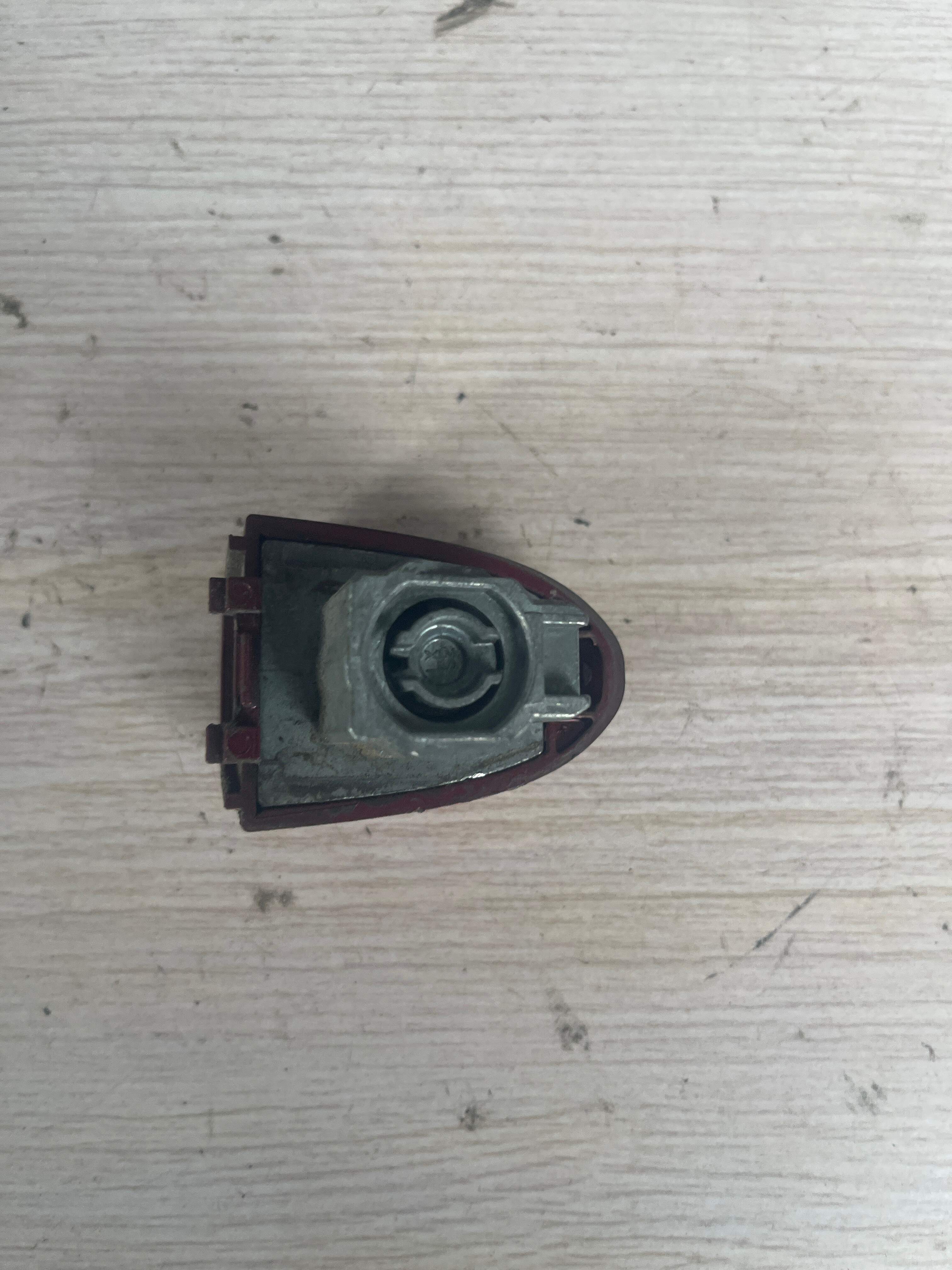 68093250AD 前门外拉手饰盖（左）