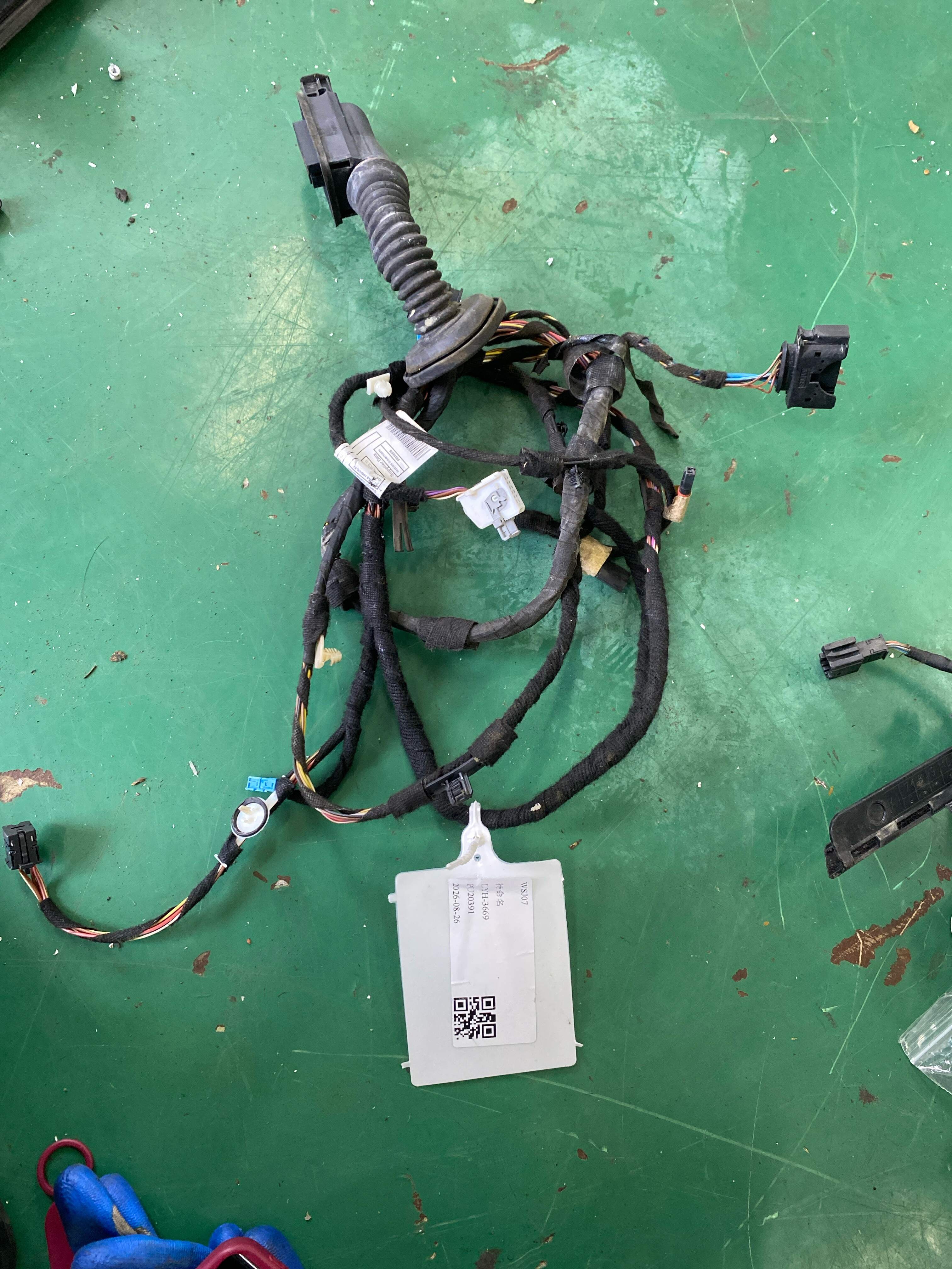 61128797488 Front Door Wiring Harness, Left