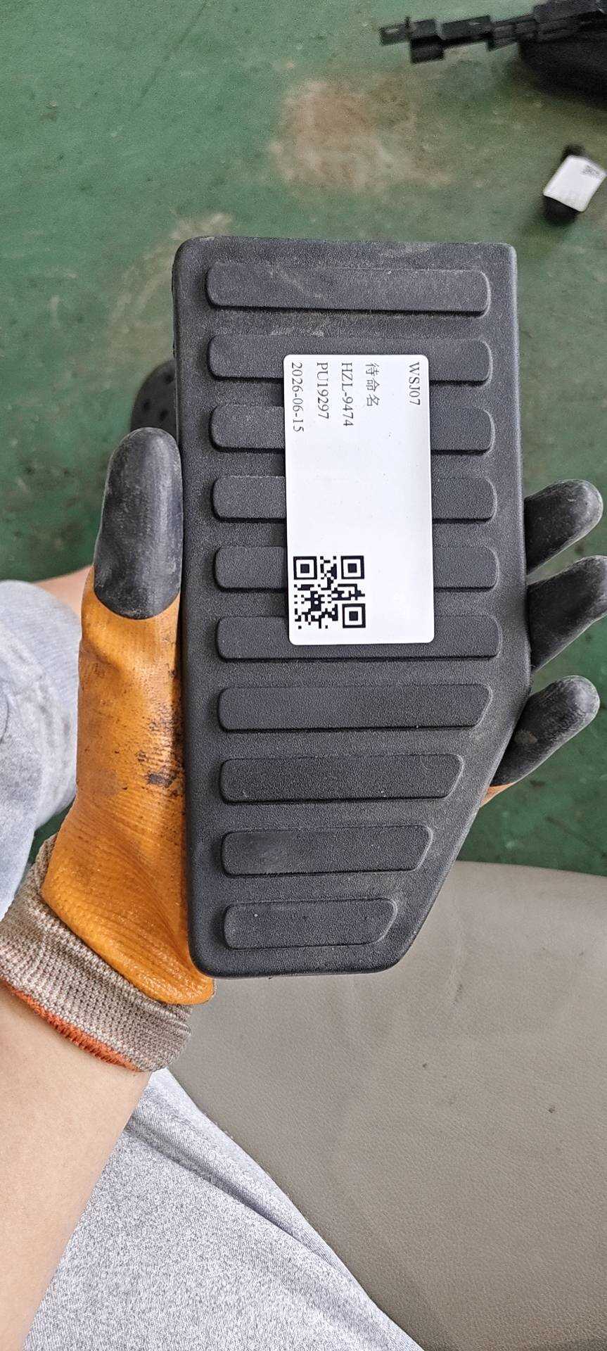 FT4BR12020BH3JA6 左前脚垫