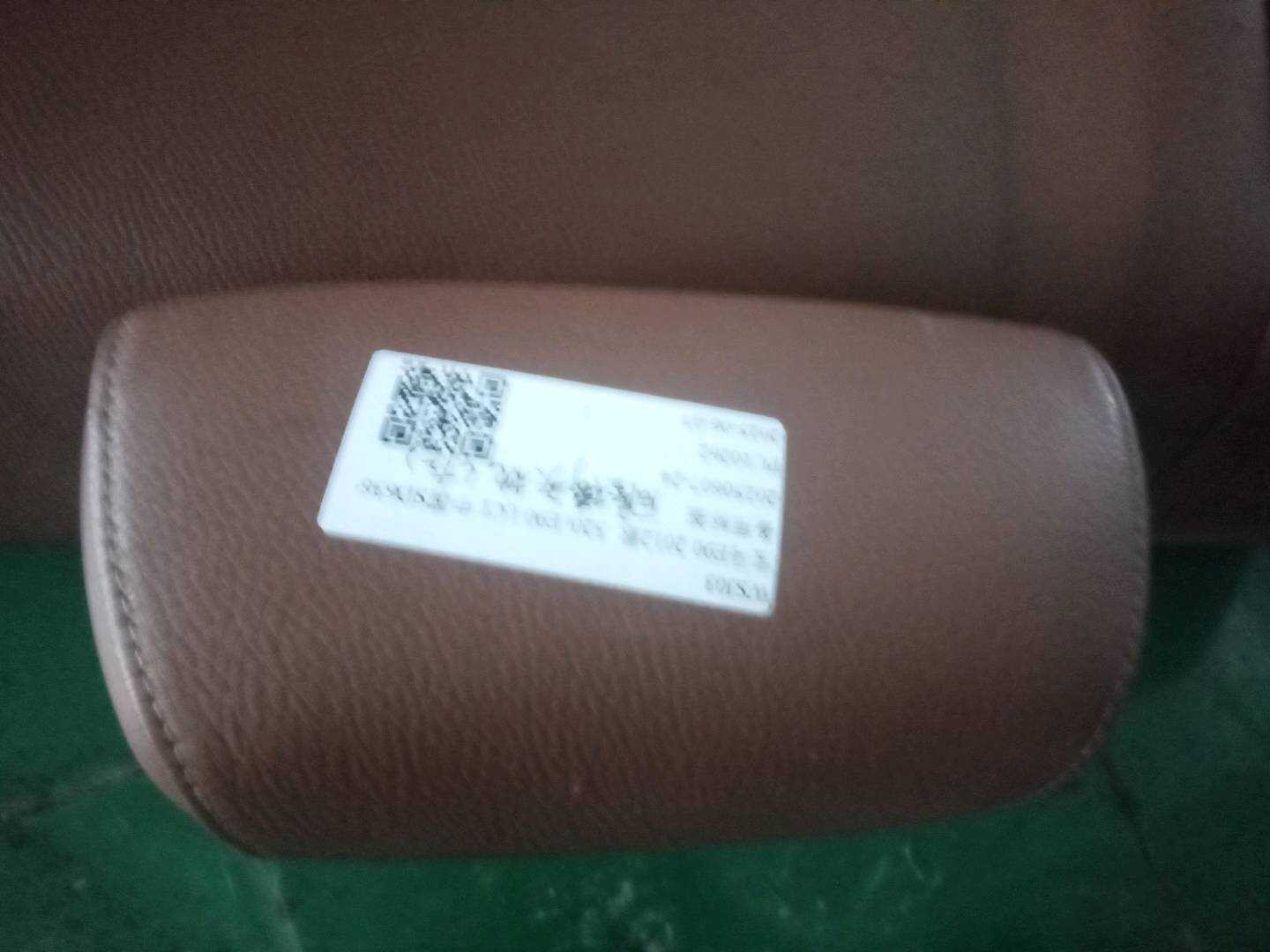 52207256588 后座椅头枕(左)