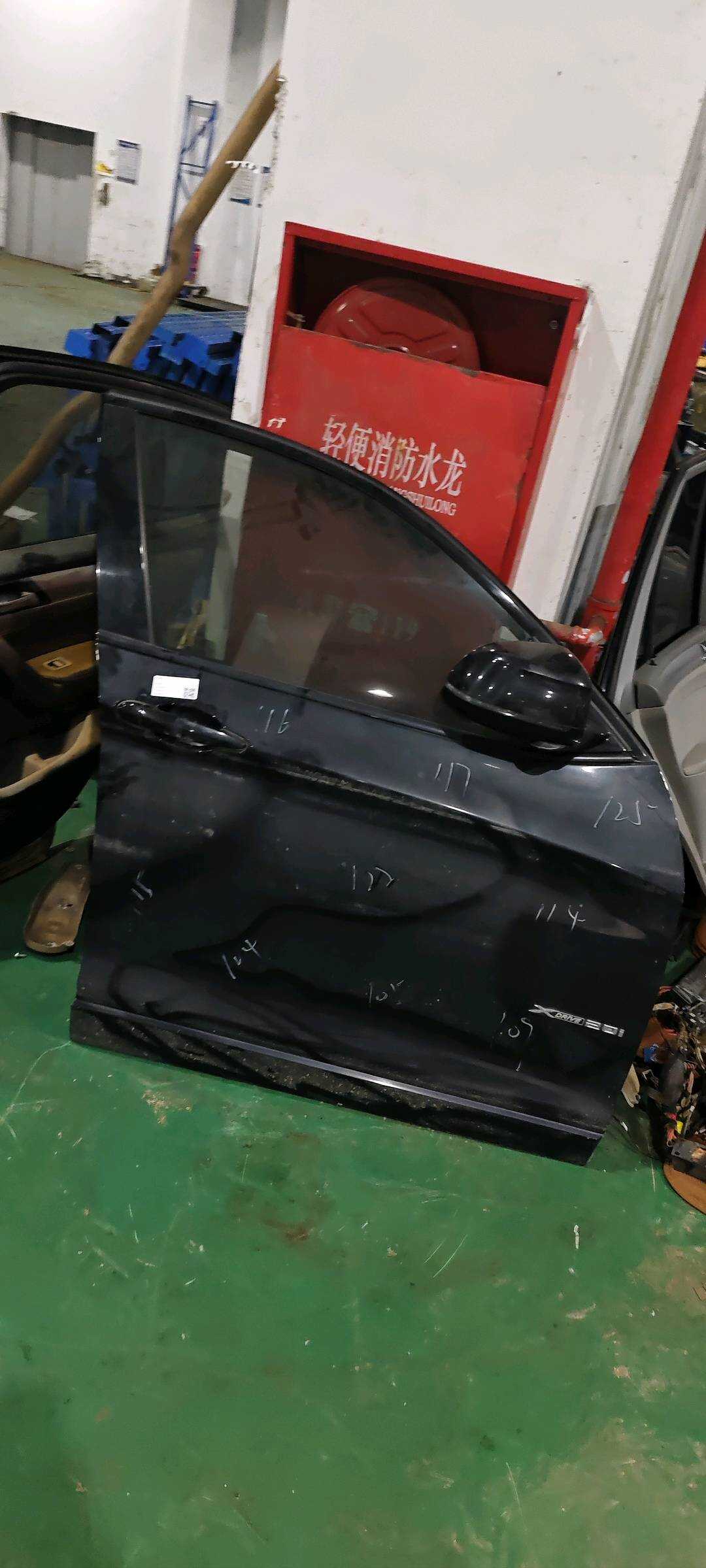 41007364790 前门壳（右）