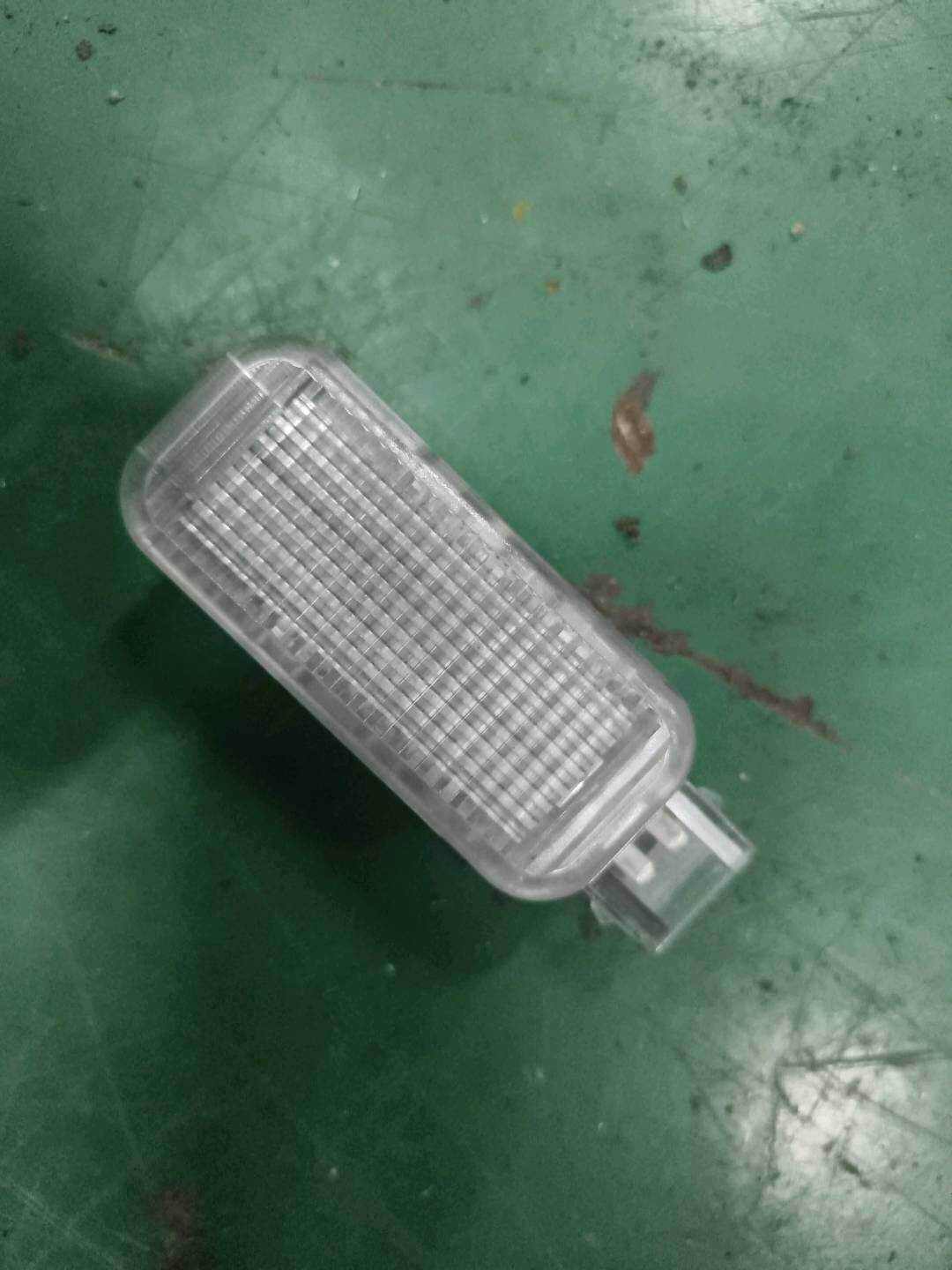 L8KD947415 仪表台杂物箱灯