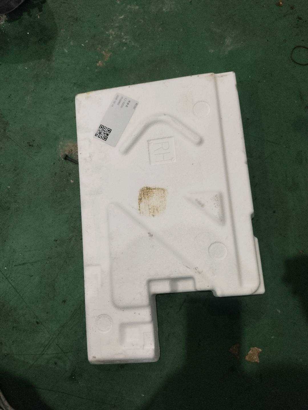 51477342434 插入件 脚部空间 右后