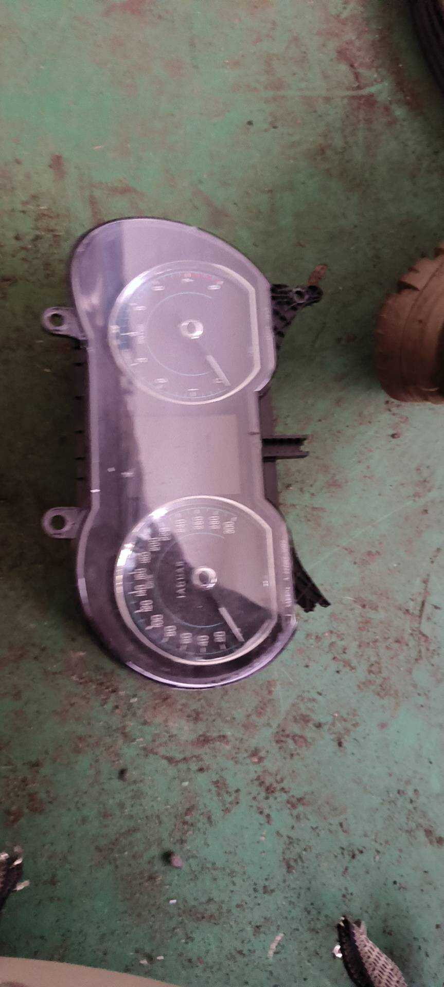 C2P21261 组合仪表总成