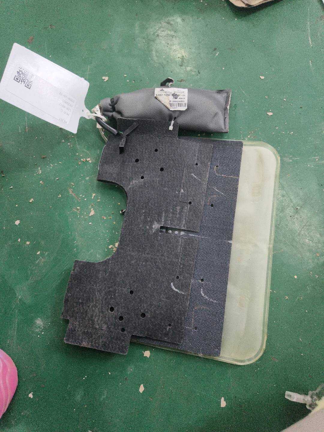 C2C36137 前座椅靠背腰部支撑（右）