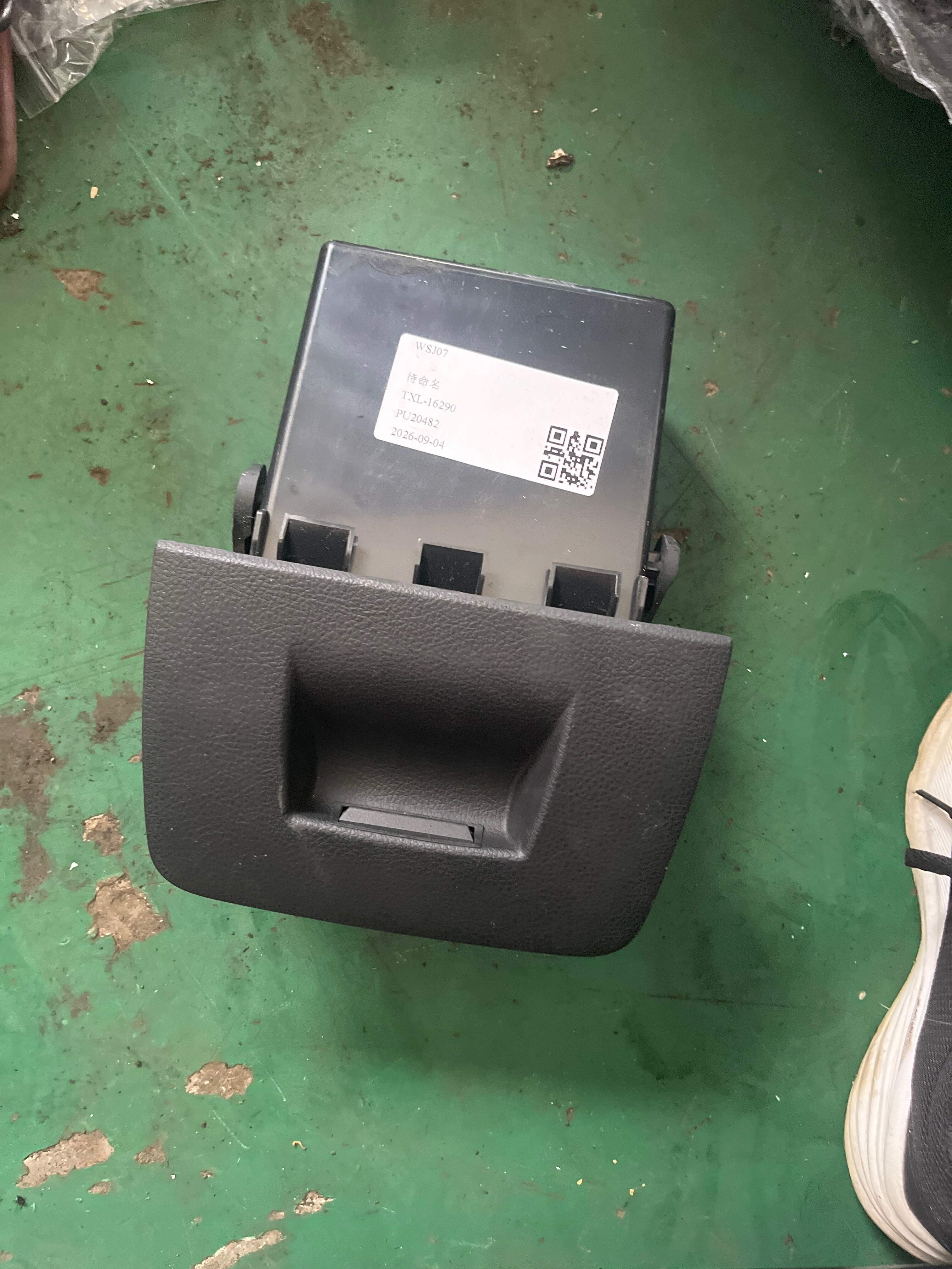 51456833344 Dashboard Glove Box Lid, Left