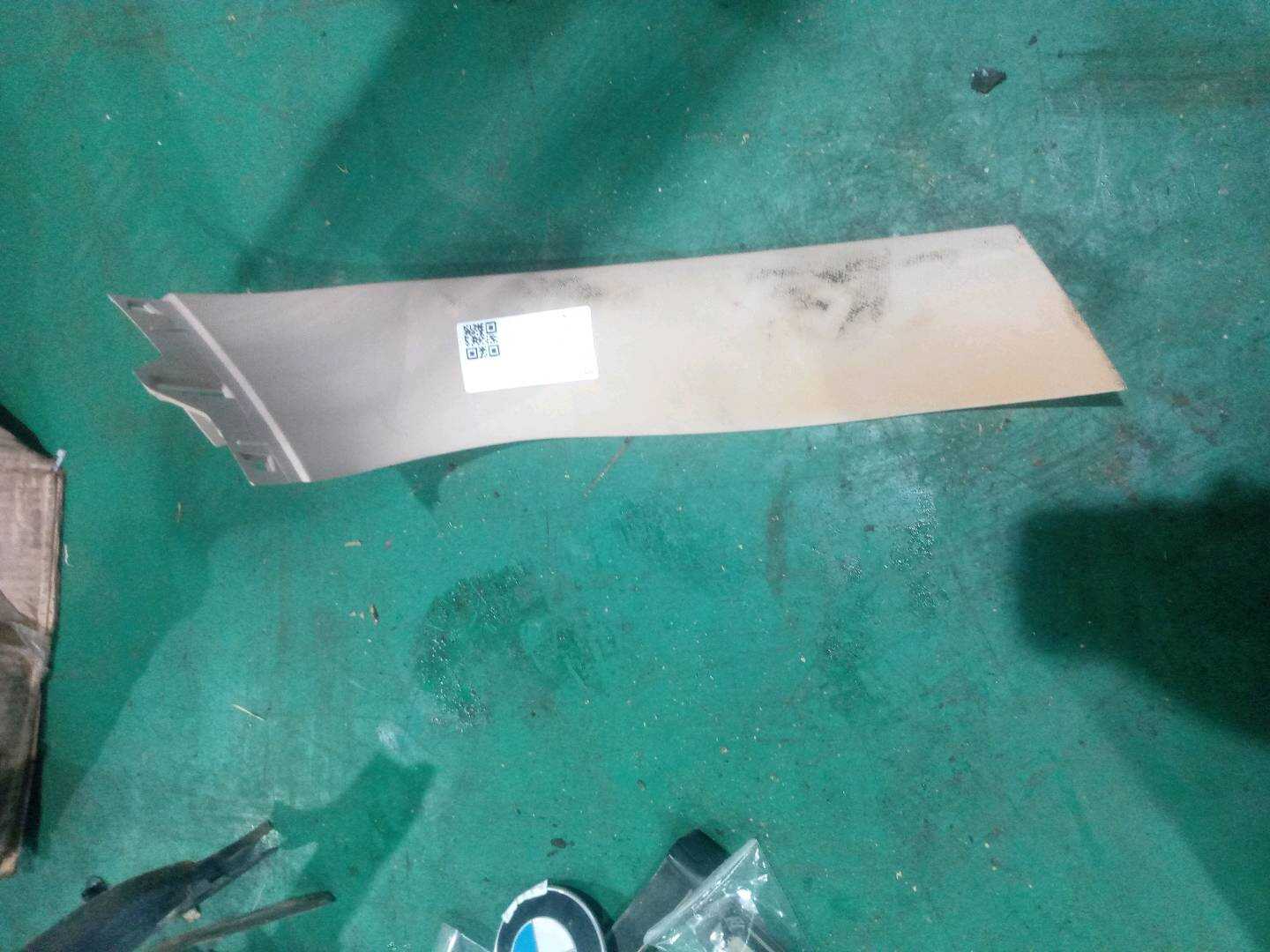 51497348315 尾盖内饰板（左上）