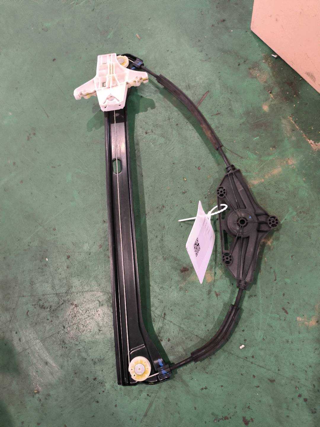 L51G839461 后门玻璃升降支架(左)