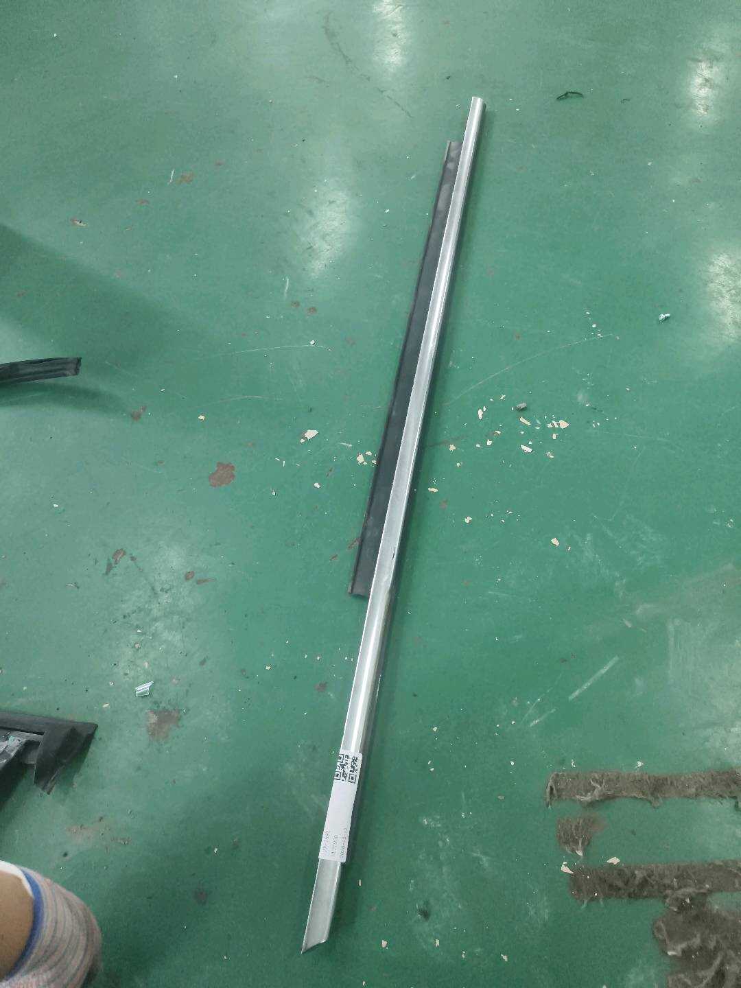 8R0853284C 前门玻璃压条（右外）