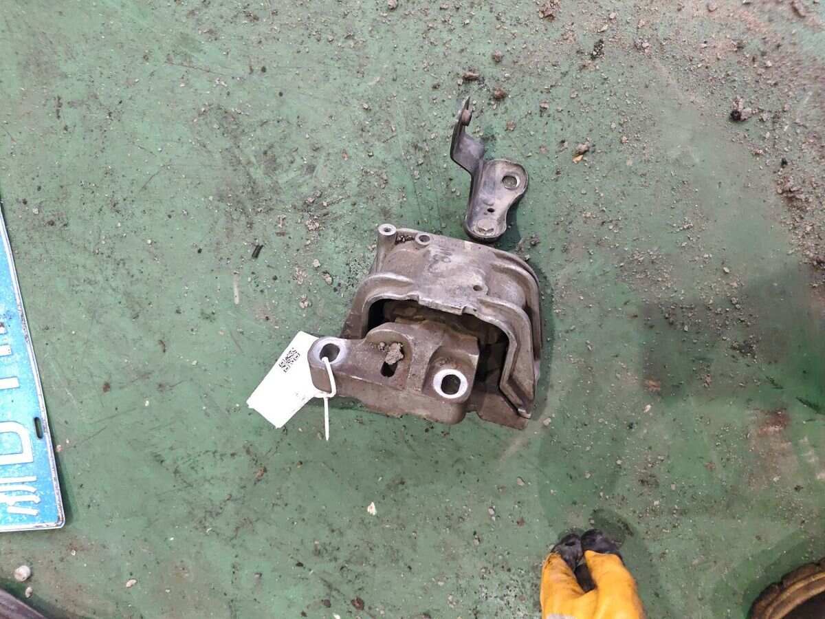 1K0199262CG Engine Mount Rubber, Right