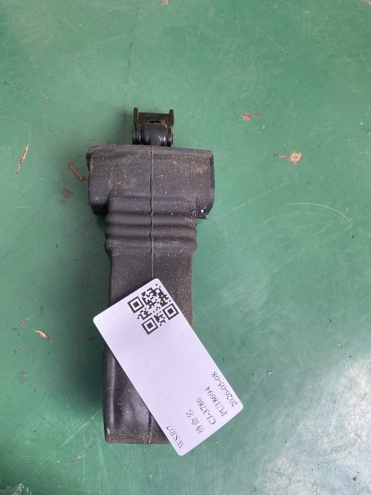 L8K0839249B 后车门限位器