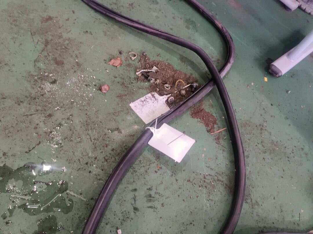 L4F0831721A 前门车身密封胶条(右)