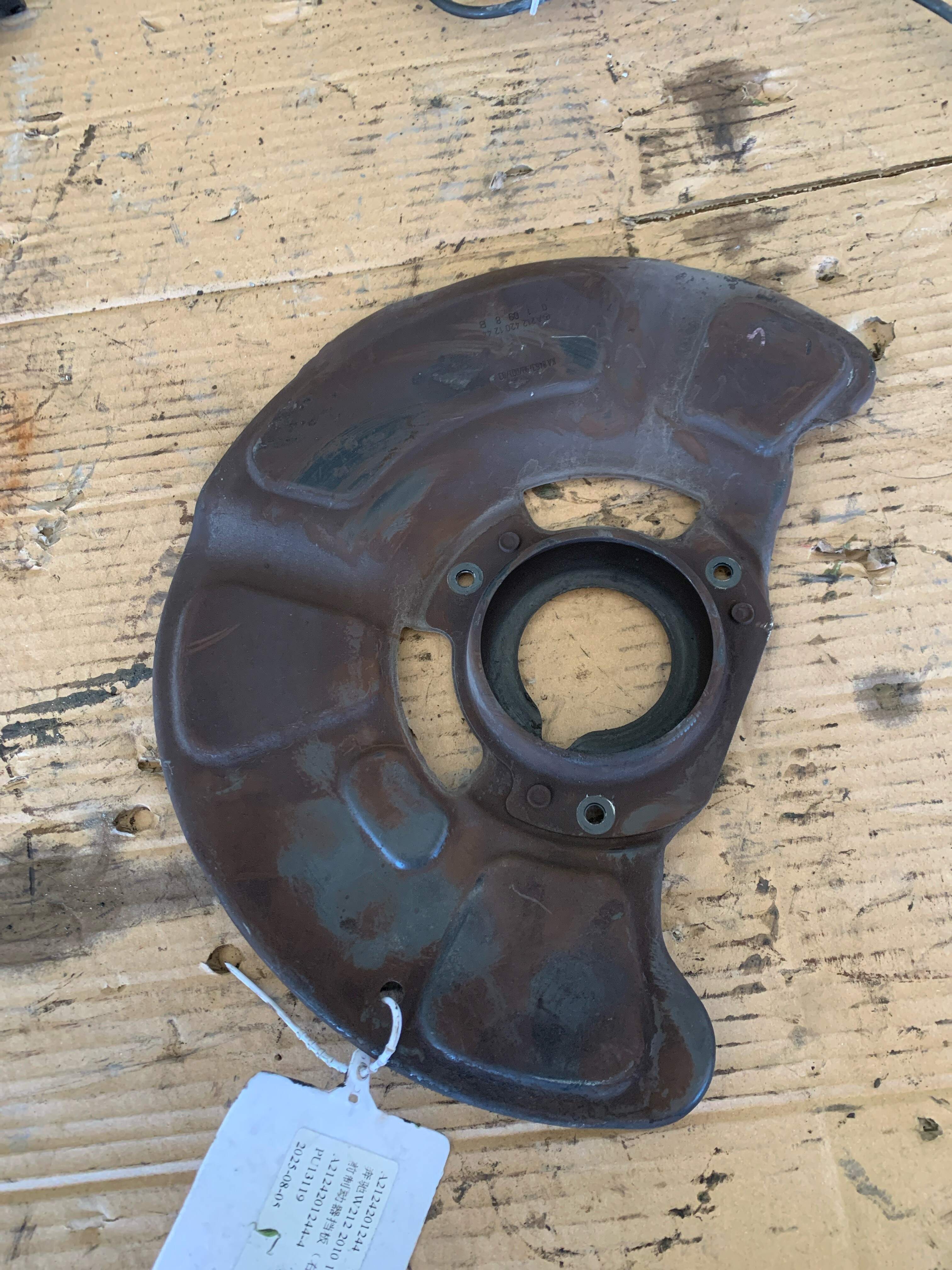 A2124201244 前制动器挡板(右)