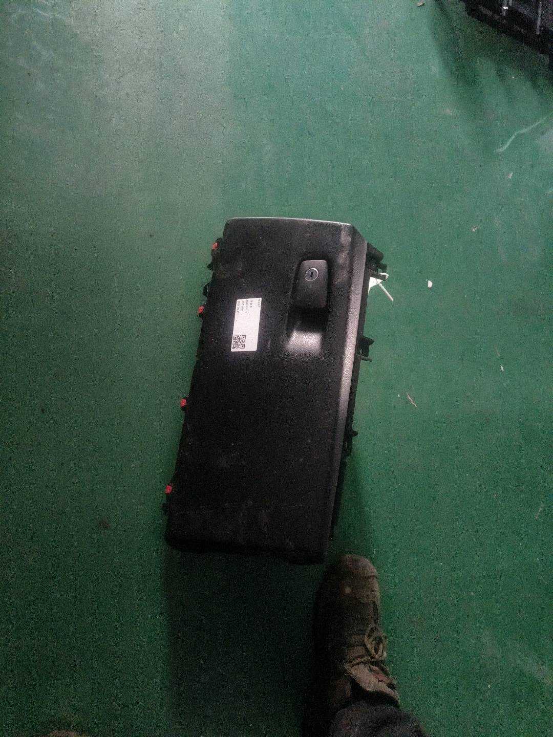 51169287302 仪表台杂物箱盖