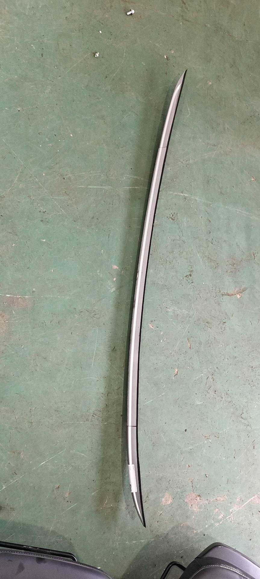 1018061711 左行李架