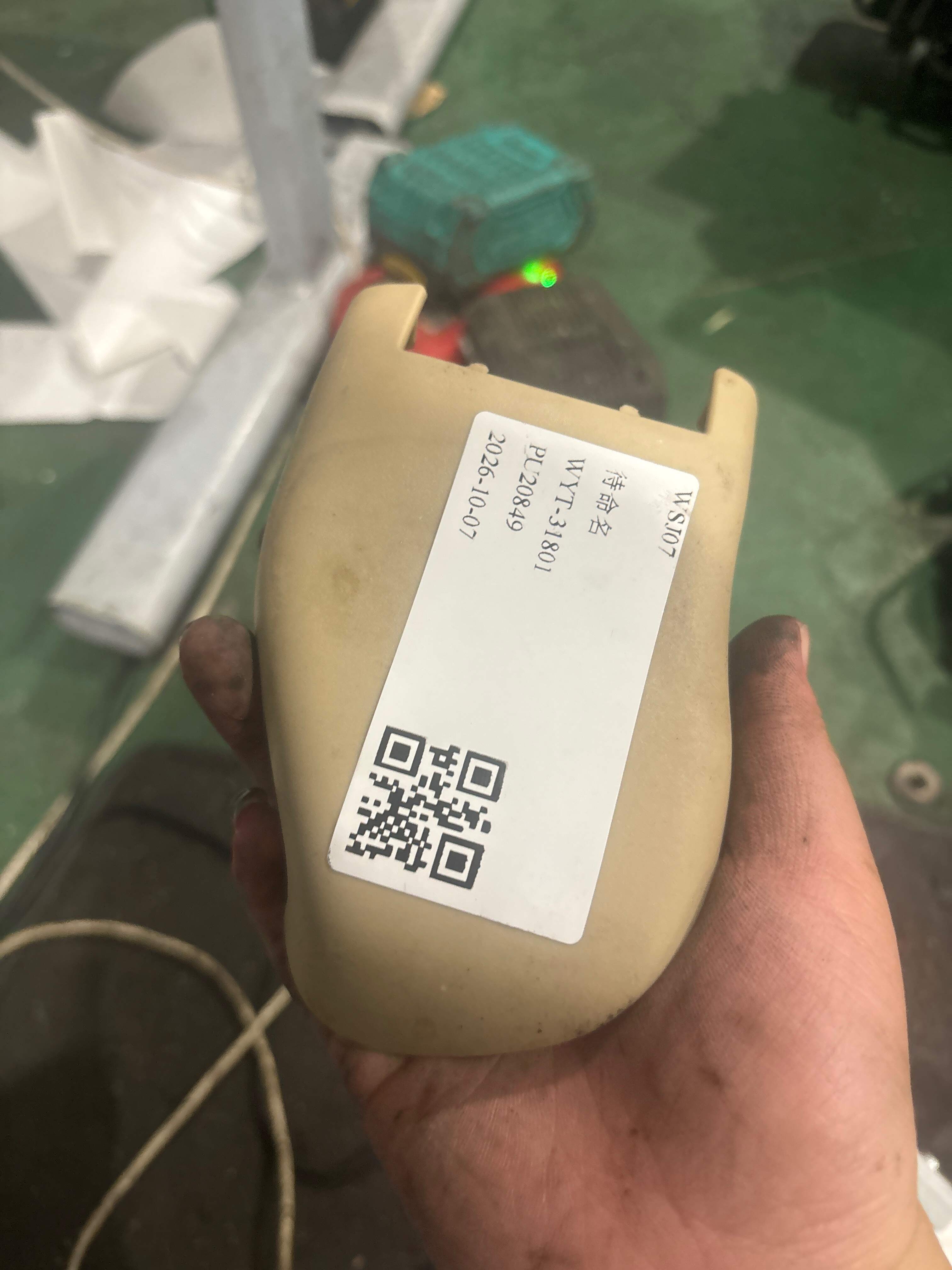 7212733010A0 前排右侧座椅内滑轨支架盖