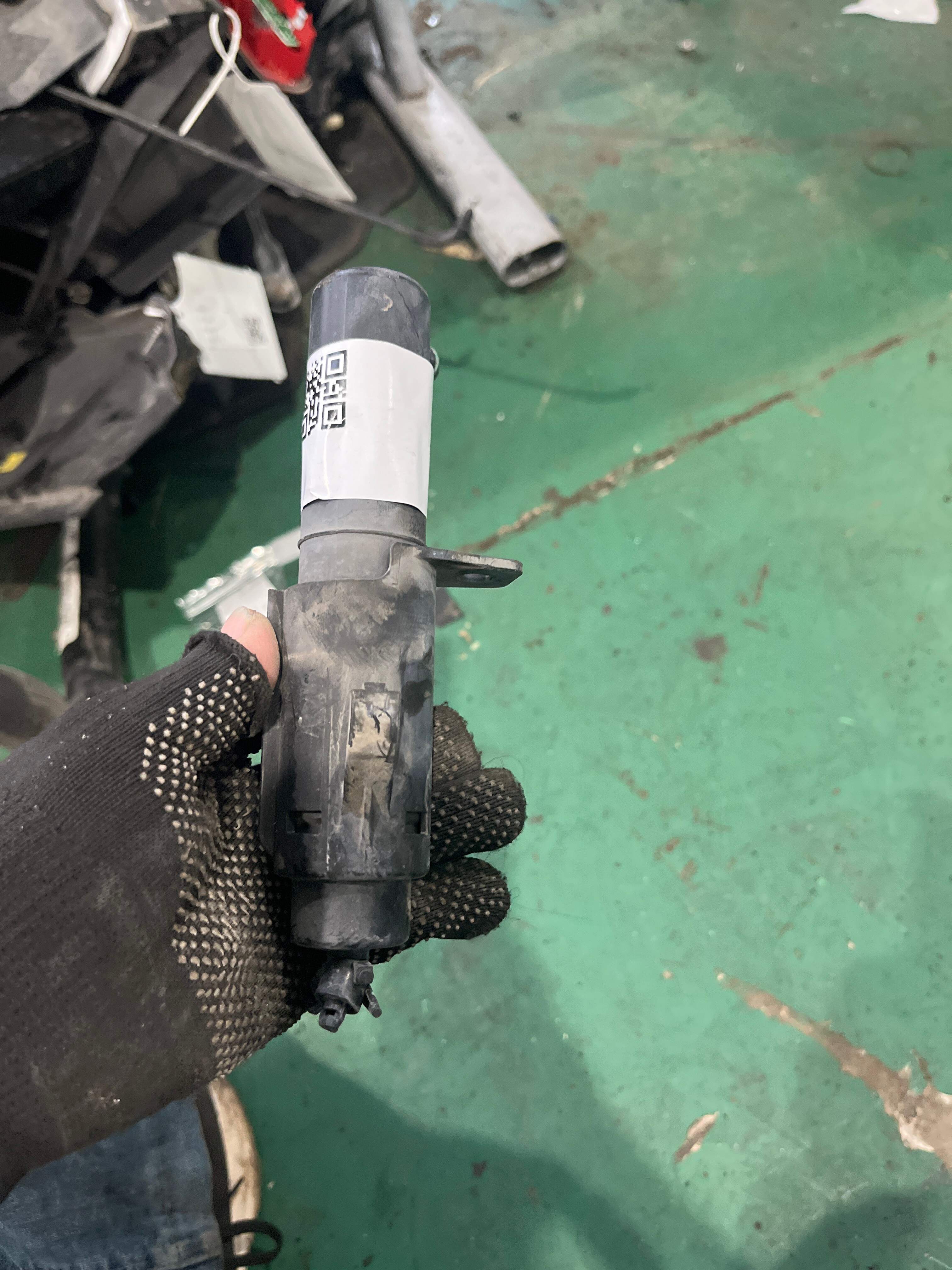 5K0955978A Front Headlight Washer Nozzle, Left